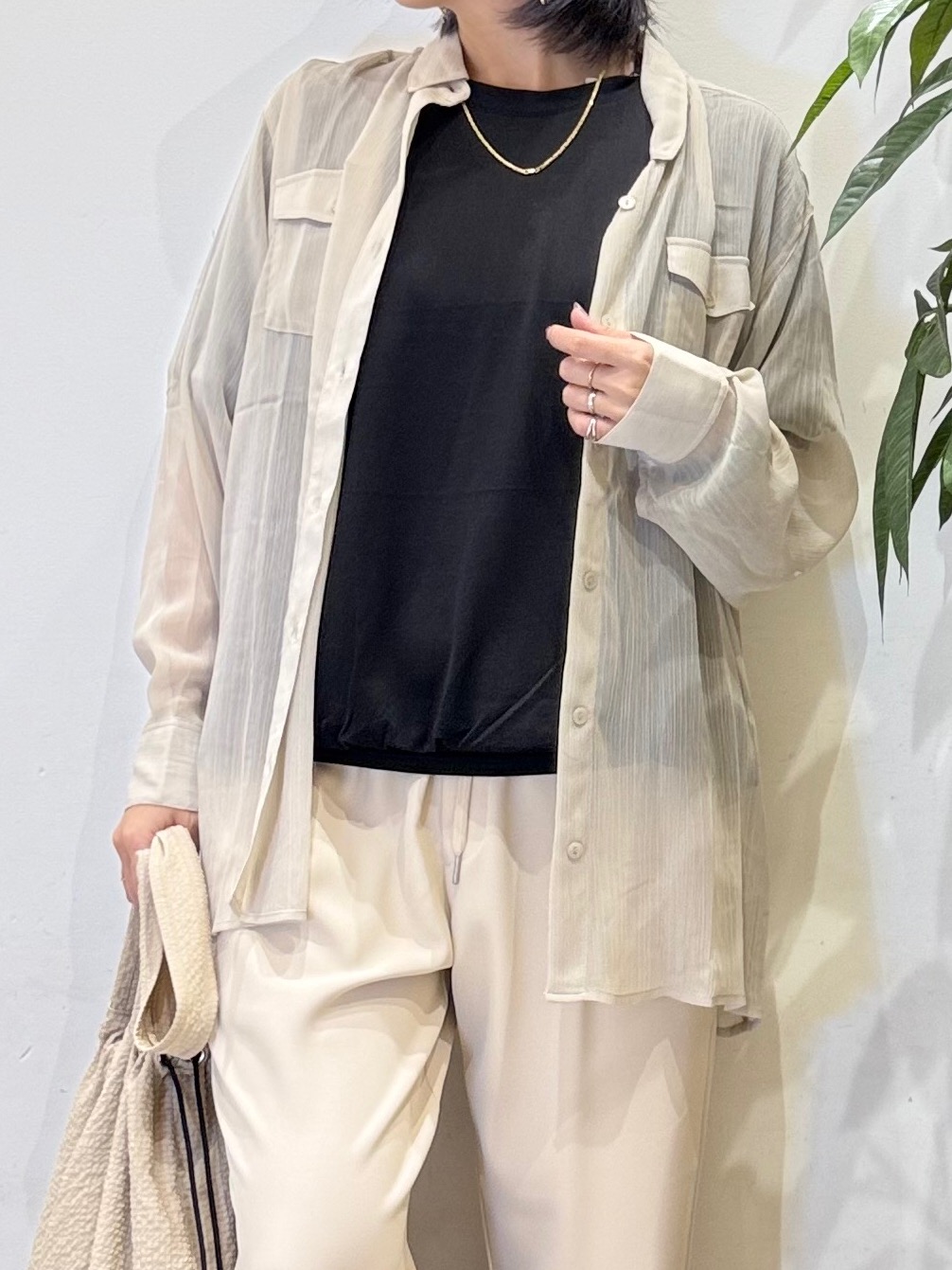 misakiさんの「SHOO･LA･RUE｜【洗濯機可】ダブルポケット 楊柳しぼしぼシアーシャツ」を使ったコーディネート