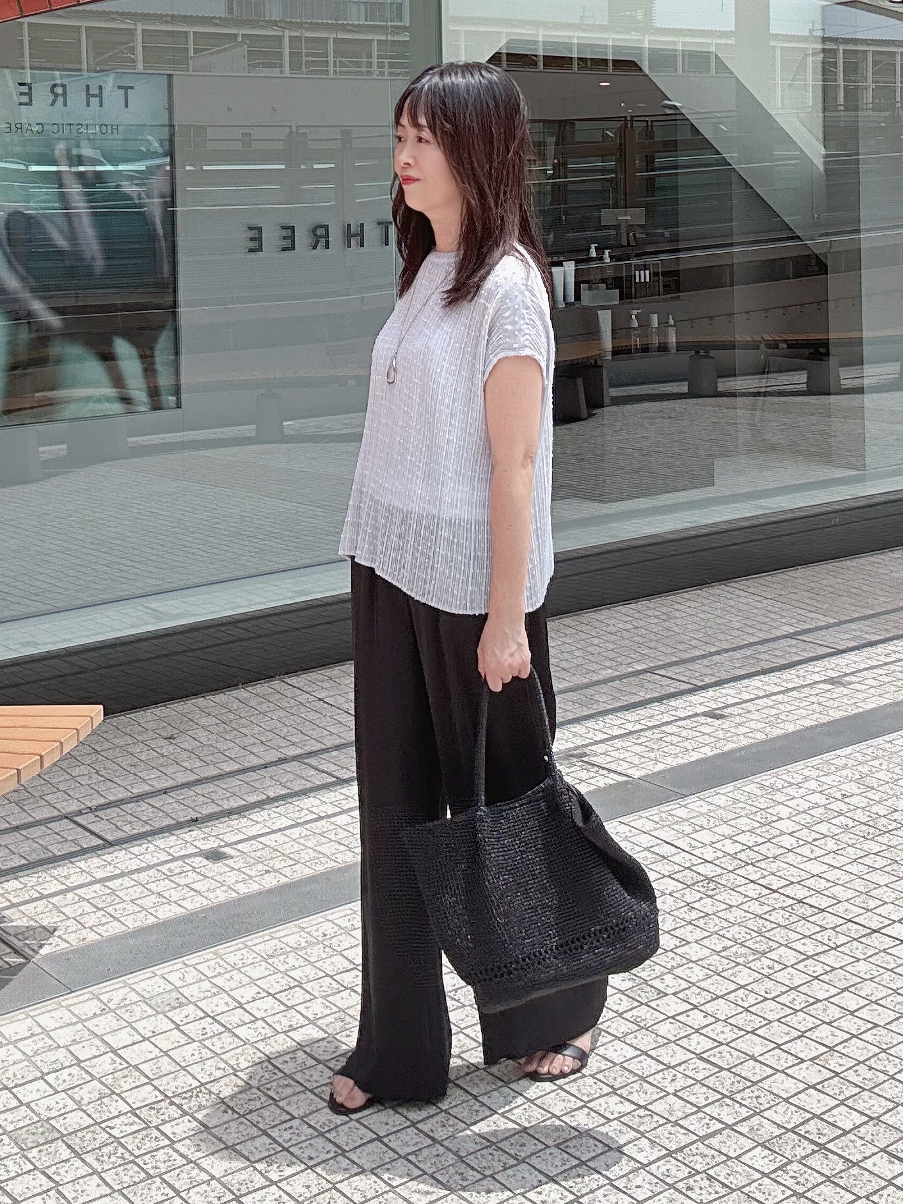 makiさんの「UNTITLED｜【接触冷感/吸水速乾】サテンワイドパンツ」を使ったコーディネート