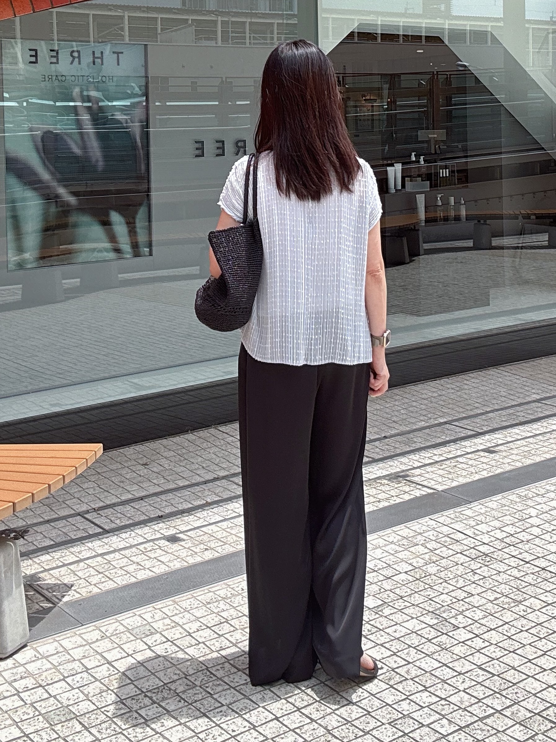 makiさんの「UNTITLED｜【接触冷感/吸水速乾】サテンワイドパンツ」を使ったコーディネート