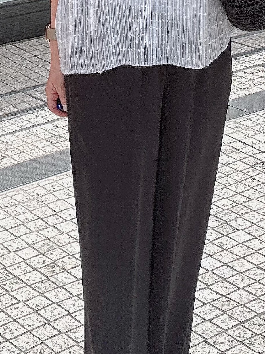 makiさんの「UNTITLED｜【接触冷感/吸水速乾】サテンワイドパンツ」を使ったコーディネート