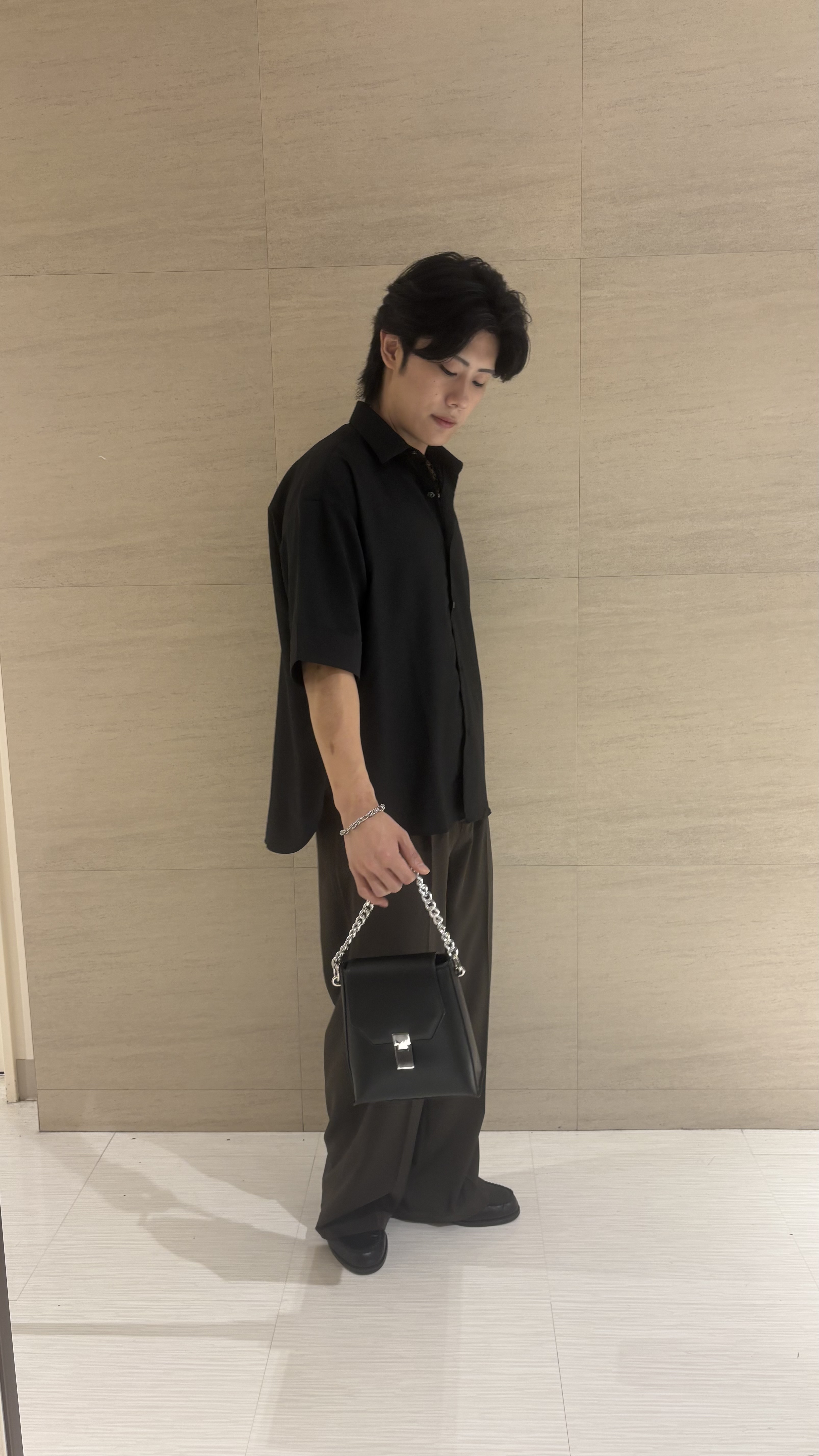辻一樹さんの「tk.TAKEO KIKUCHI｜スタンダードオーバーシャツ」を使ったコーディネート