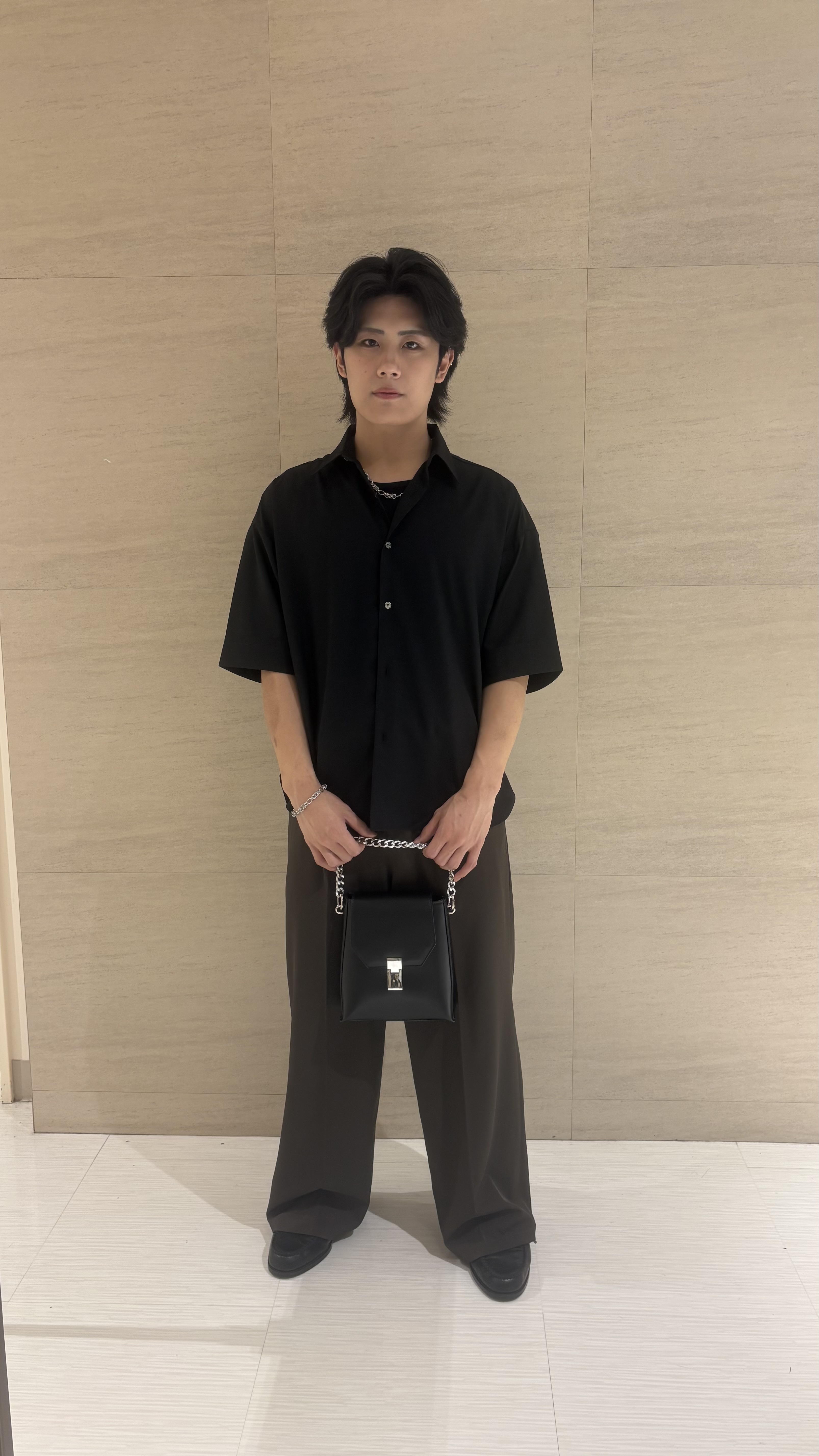 辻一樹さんの「tk.TAKEO KIKUCHI｜スタンダードオーバーシャツ」を使ったコーディネート
