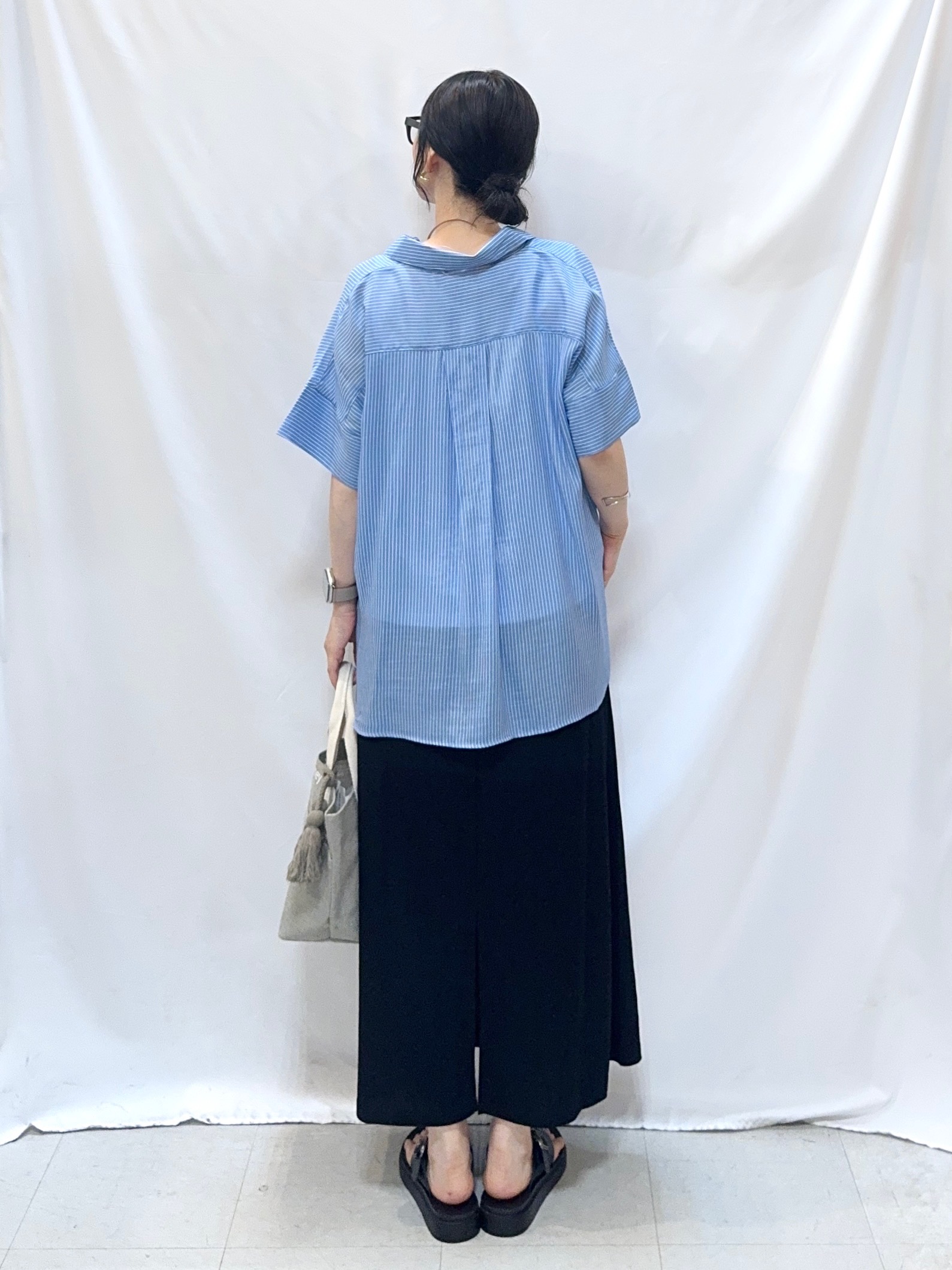 𝐇𝐢𝐫𝐨𝐦𝐢さんの「SHOO･LA･RUE｜【2点セット/S-LL/洗濯機可】時短でコーデ決まる スラブスキッパーシャツ＋タンクトップ」を使ったコーディネート
