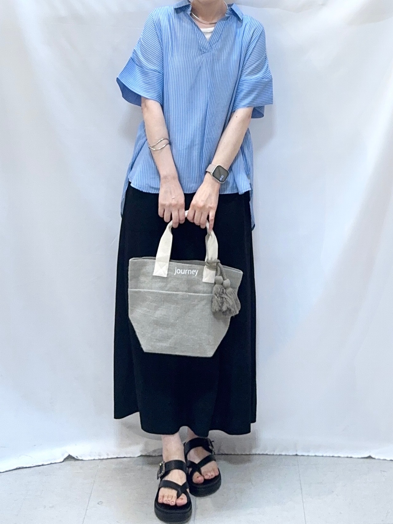 𝐇𝐢𝐫𝐨𝐦𝐢さんの「SHOO･LA･RUE｜【2点セット/S-LL/洗濯機可】時短でコーデ決まる スラブスキッパーシャツ＋タンクトップ」を使ったコーディネート