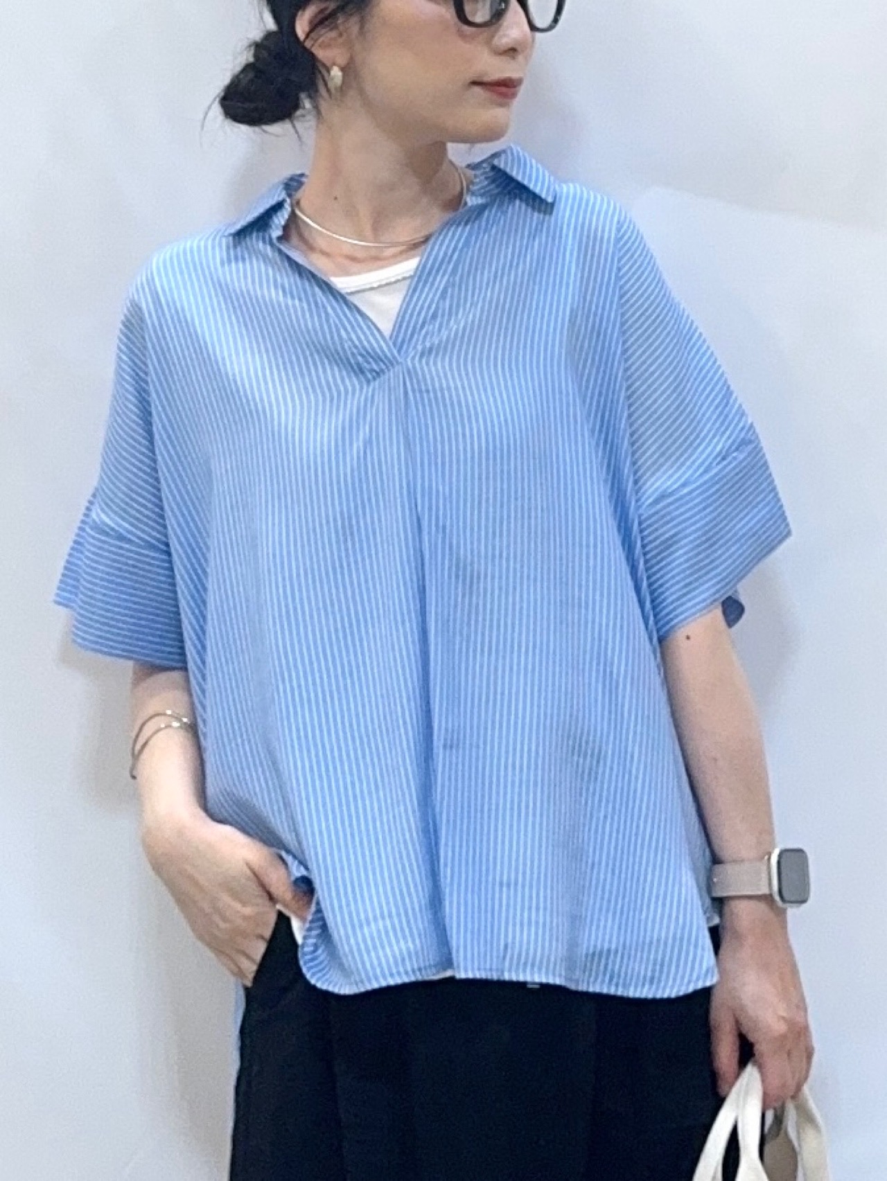 𝐇𝐢𝐫𝐨𝐦𝐢さんの「SHOO･LA･RUE｜【2点セット/S-LL/洗濯機可】時短でコーデ決まる スラブスキッパーシャツ＋タンクトップ」を使ったコーディネート