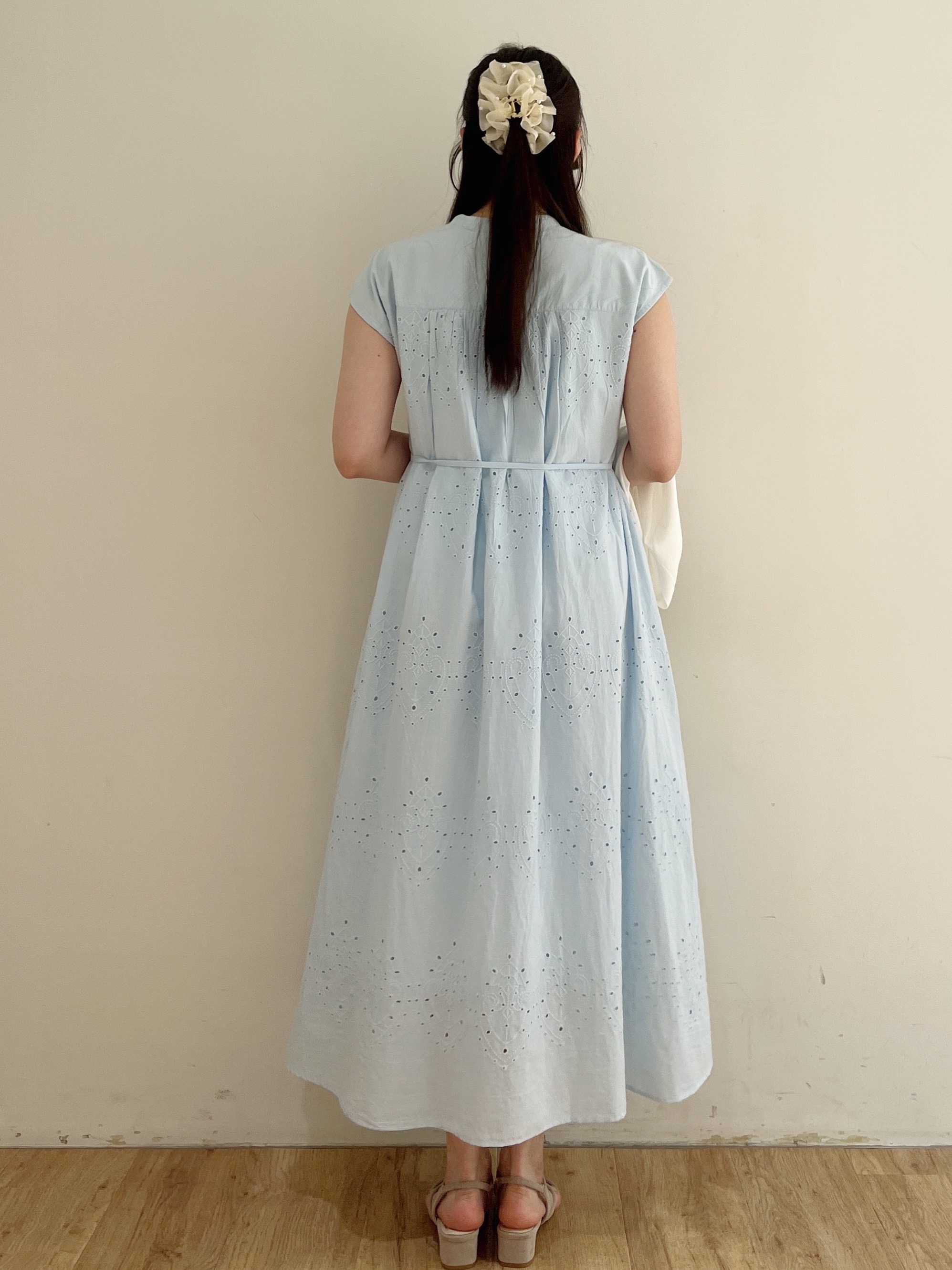 yukikaさんの「OPAQUE.CLIP｜アイレットレース刺繍ワンピース【洗える】」を使ったコーディネート