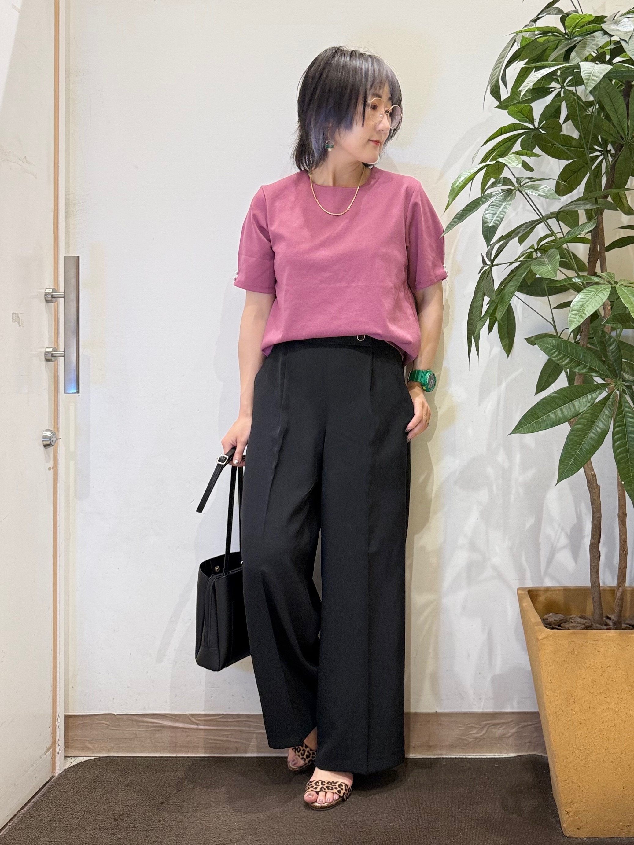 misakiさんの「SHOO･LA･RUE｜【2点セット/洗濯機可/S-LL】ネックレス付き お袖パールブラウス」を使ったコーディネート