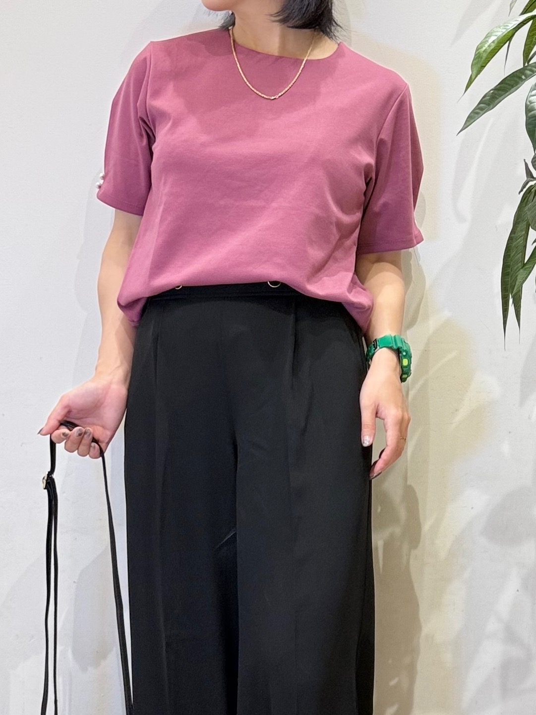 misakiさんの「SHOO･LA･RUE｜【2点セット/洗濯機可/S-LL】ネックレス付き お袖パールブラウス」を使ったコーディネート