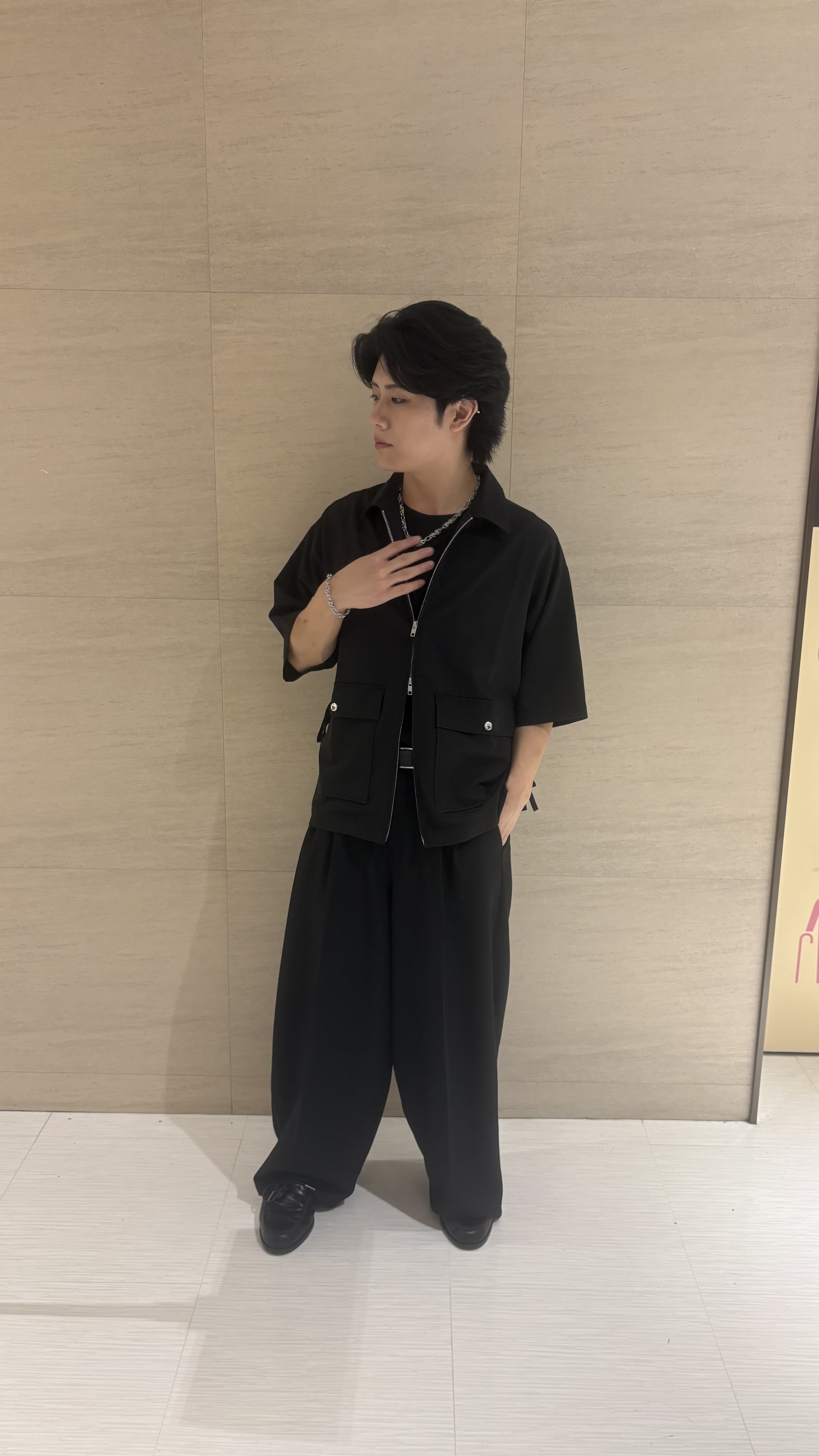 辻一樹さんの「tk.TAKEO KIKUCHI｜フロントジップシャツアウター」を使ったコーディネート