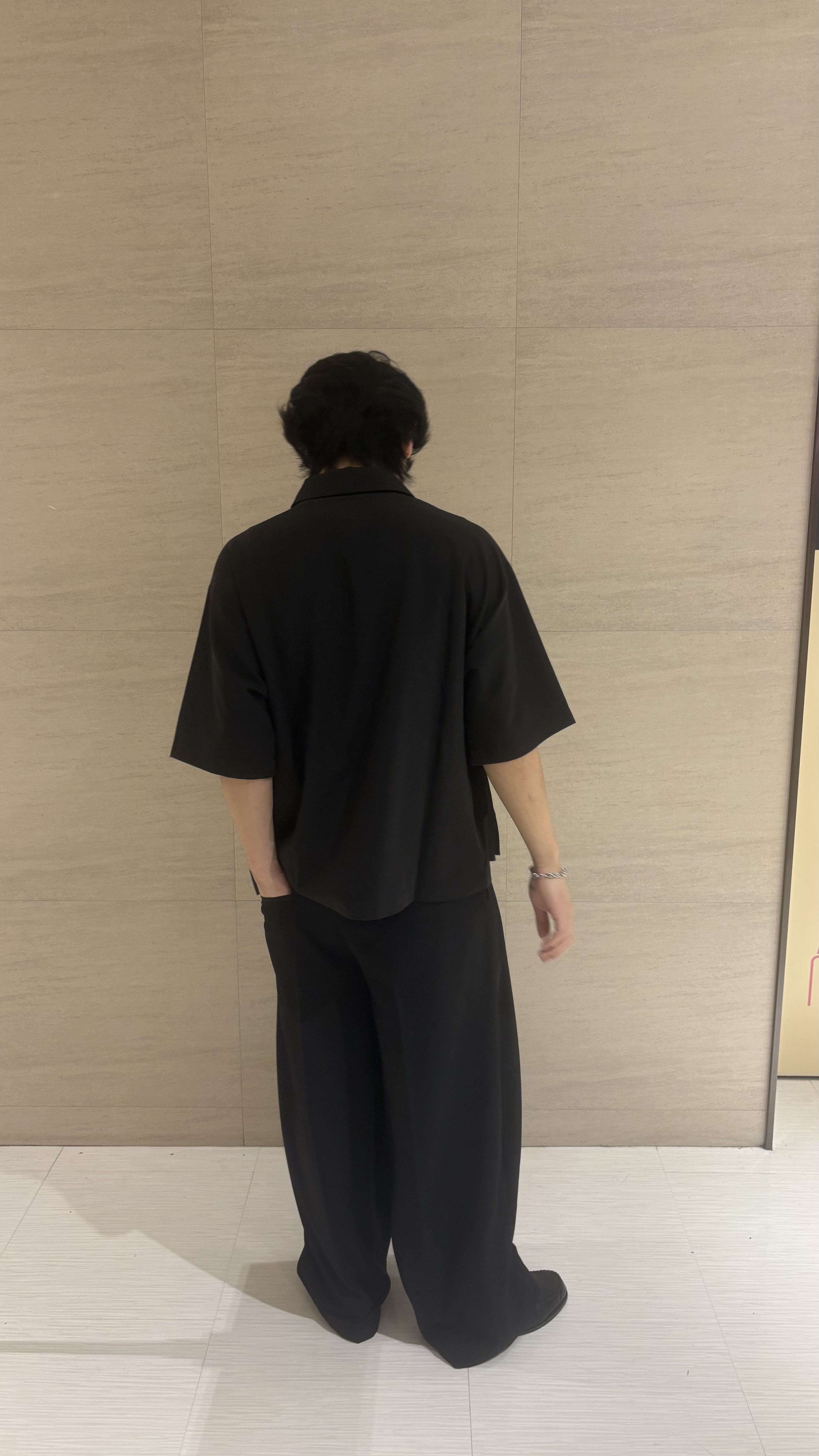 辻一樹さんの「tk.TAKEO KIKUCHI｜フロントジップシャツアウター」を使ったコーディネート