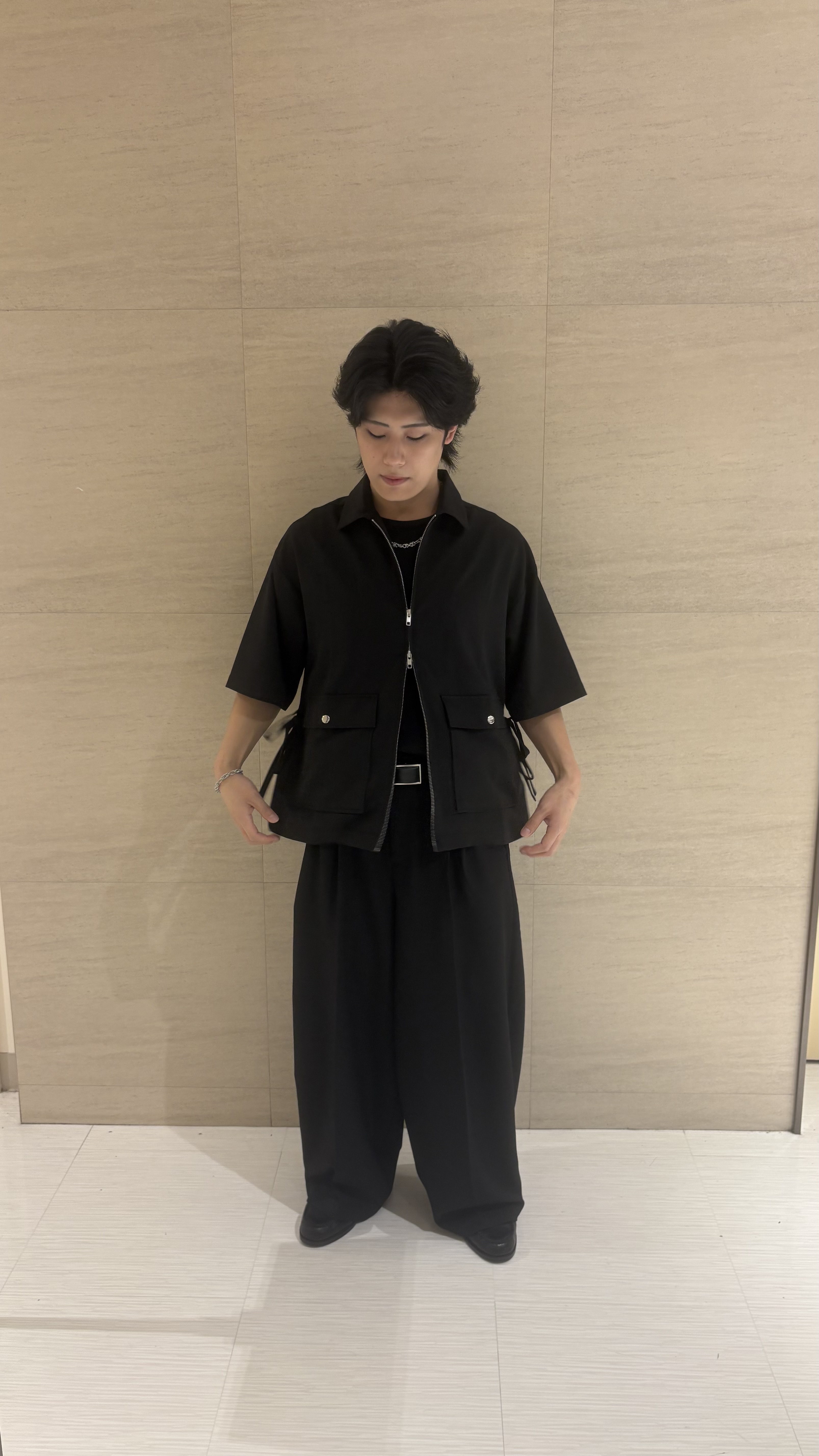 辻一樹さんの「tk.TAKEO KIKUCHI｜フロントジップシャツアウター」を使ったコーディネート
