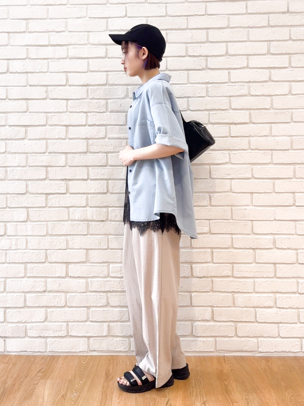 𝐜𝐡𝐢𝐤𝐚さんの「SHOO･LA･RUE｜【セットアップ可/S-LL】ライトオンスデニム 5分袖シャツ」を使ったコーディネート