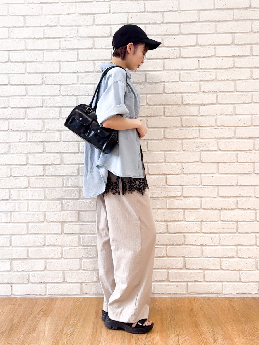 𝐜𝐡𝐢𝐤𝐚さんの「SHOO･LA･RUE｜【セットアップ可/S-LL】ライトオンスデニム 5分袖シャツ」を使ったコーディネート