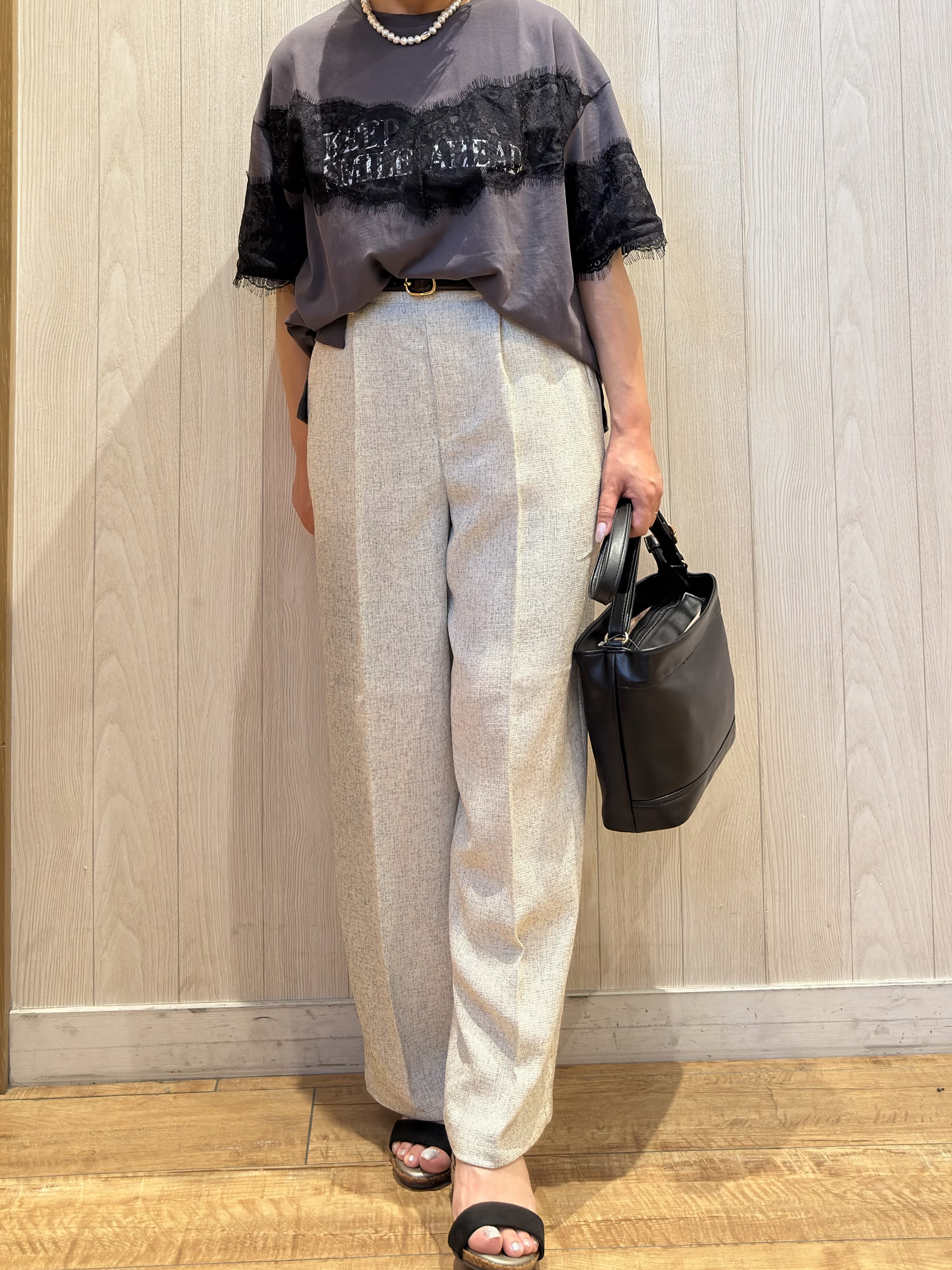Megさんの「SHOO･LA･RUE｜【洗濯機可】レースデザインでこなれ見え ロゴプリントTシャツ」を使ったコーディネート