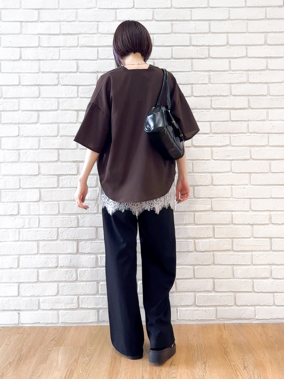 𝐜𝐡𝐢𝐤𝐚さんの「SHOO･LA･RUE｜【洗濯機可/S-LL】大人の抜け感 ゆるっと5分袖シャツ」を使ったコーディネート