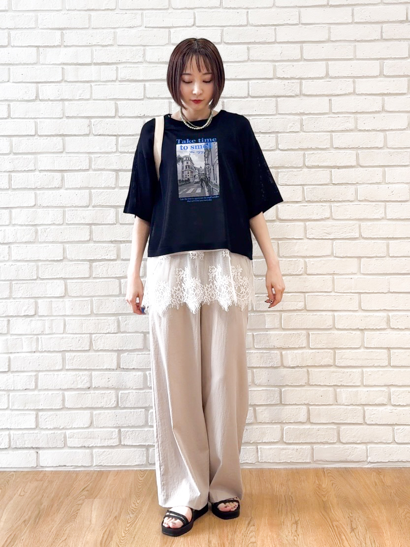 𝐜𝐡𝐢𝐤𝐚さんの「SHOO･LA･RUE｜【体型カバー】程よい透け感 デザインアソート 5分袖シアーニット」を使ったコーディネート