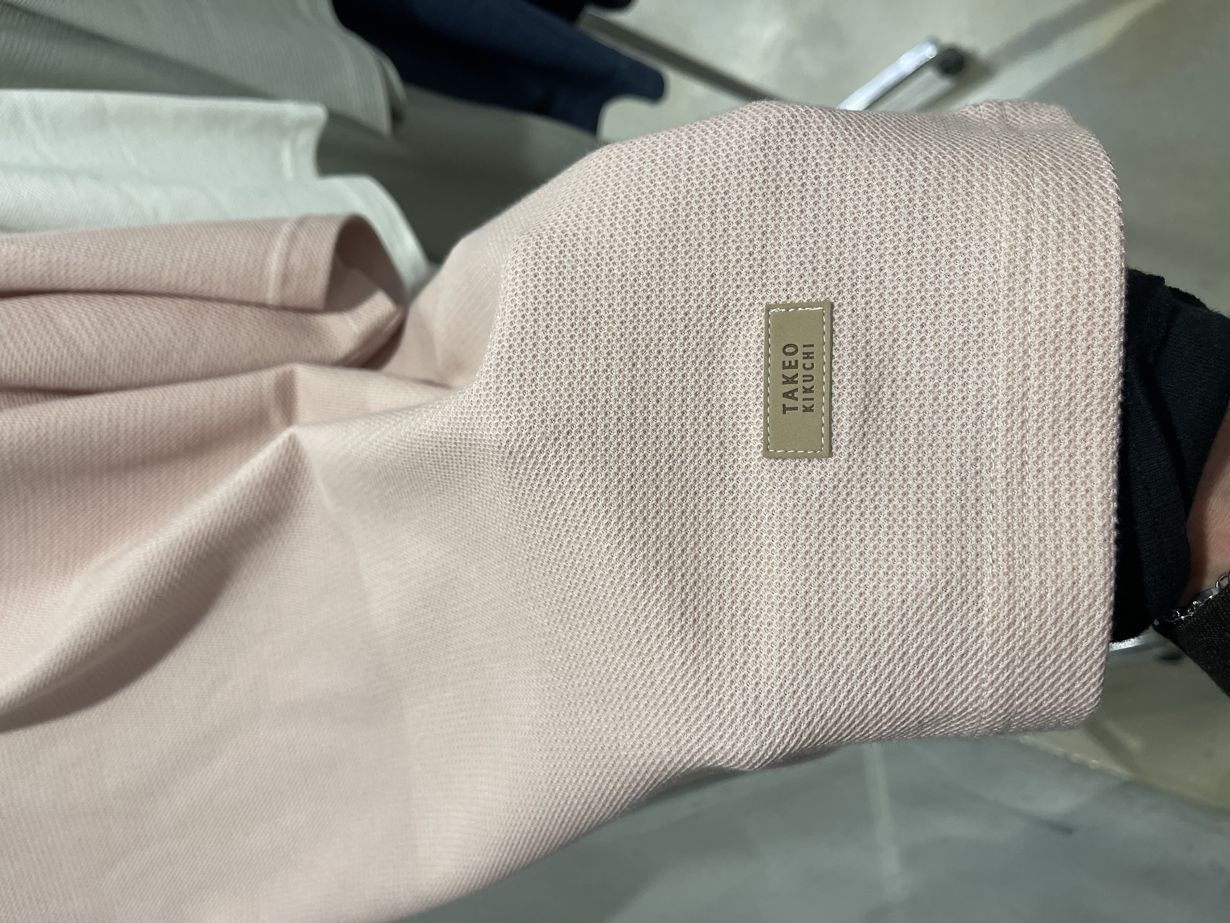 松村泰輔さんの「TAKEO KIKUCHI｜【抗菌防臭】ステイフレッシュ Tシャツ」を使ったコーディネート