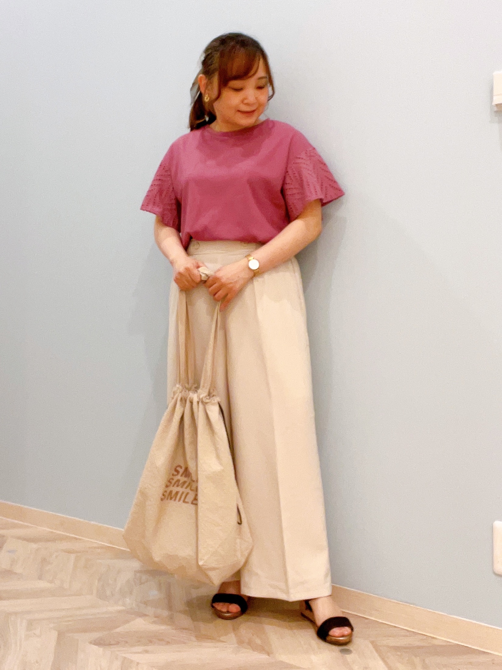 kitaさんの「SHOO･LA･RUE｜【S-LL/洗濯機可/体型カバー】汗じみが気になりにくい お袖レースフレアTシャツ」を使ったコーディネート