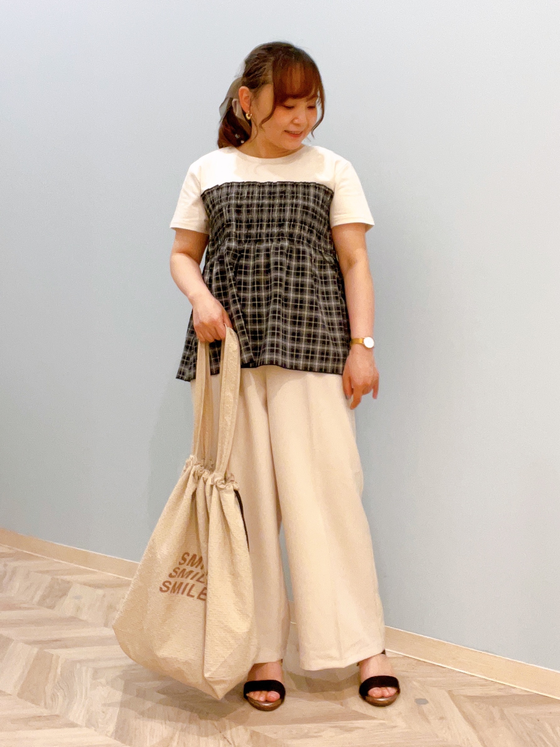 kitaさんの「SHOO･LA･RUE｜【S-LL/洗濯機可/体型カバー】インせずサマ見え ビスチェ風異素材ドッキングTシャツ」を使ったコーディネート