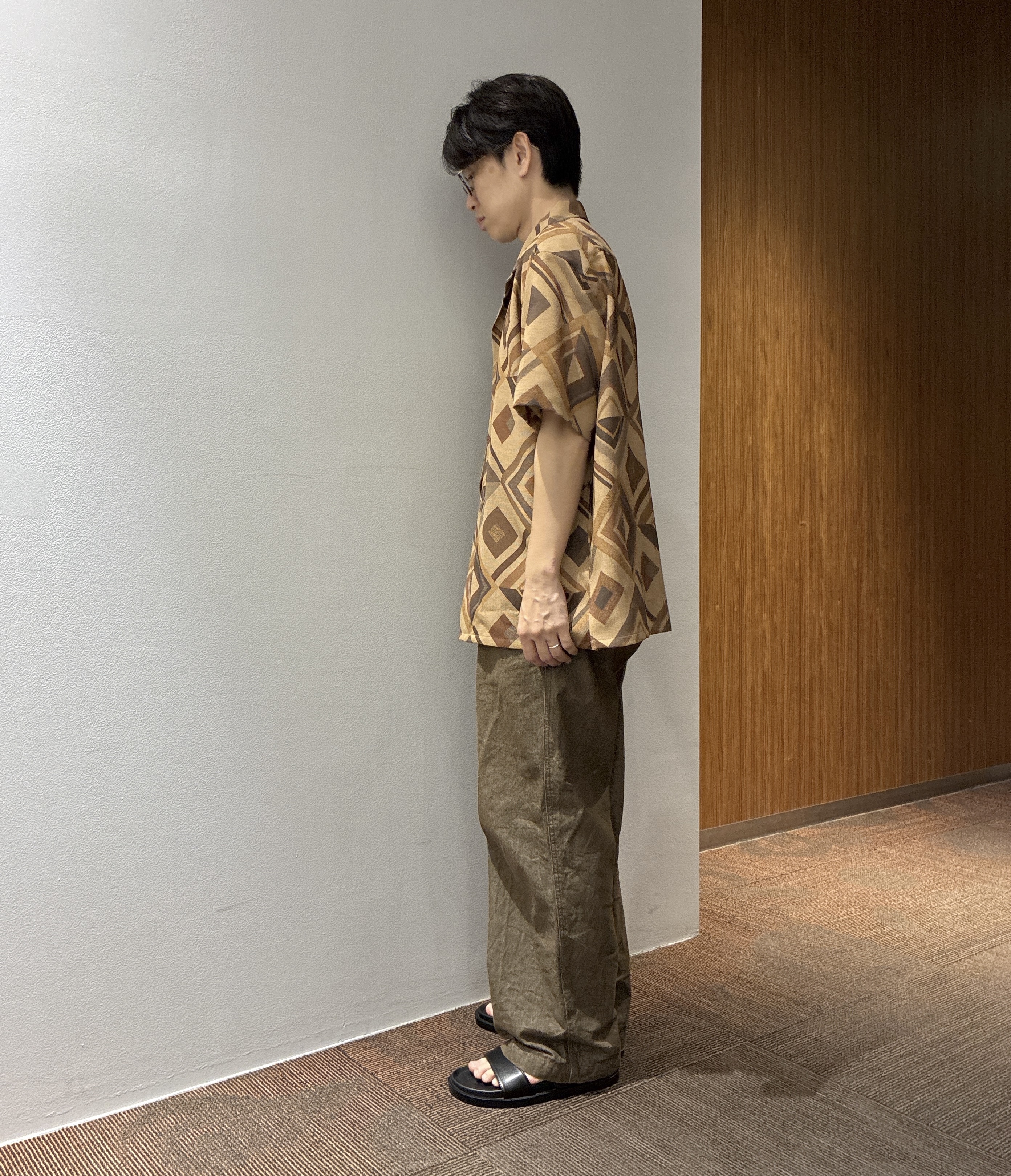 わいずみさんの「TAKEO KIKUCHI｜【吸汗速乾】タイル柄プリント 半袖シャツ」を使ったコーディネート