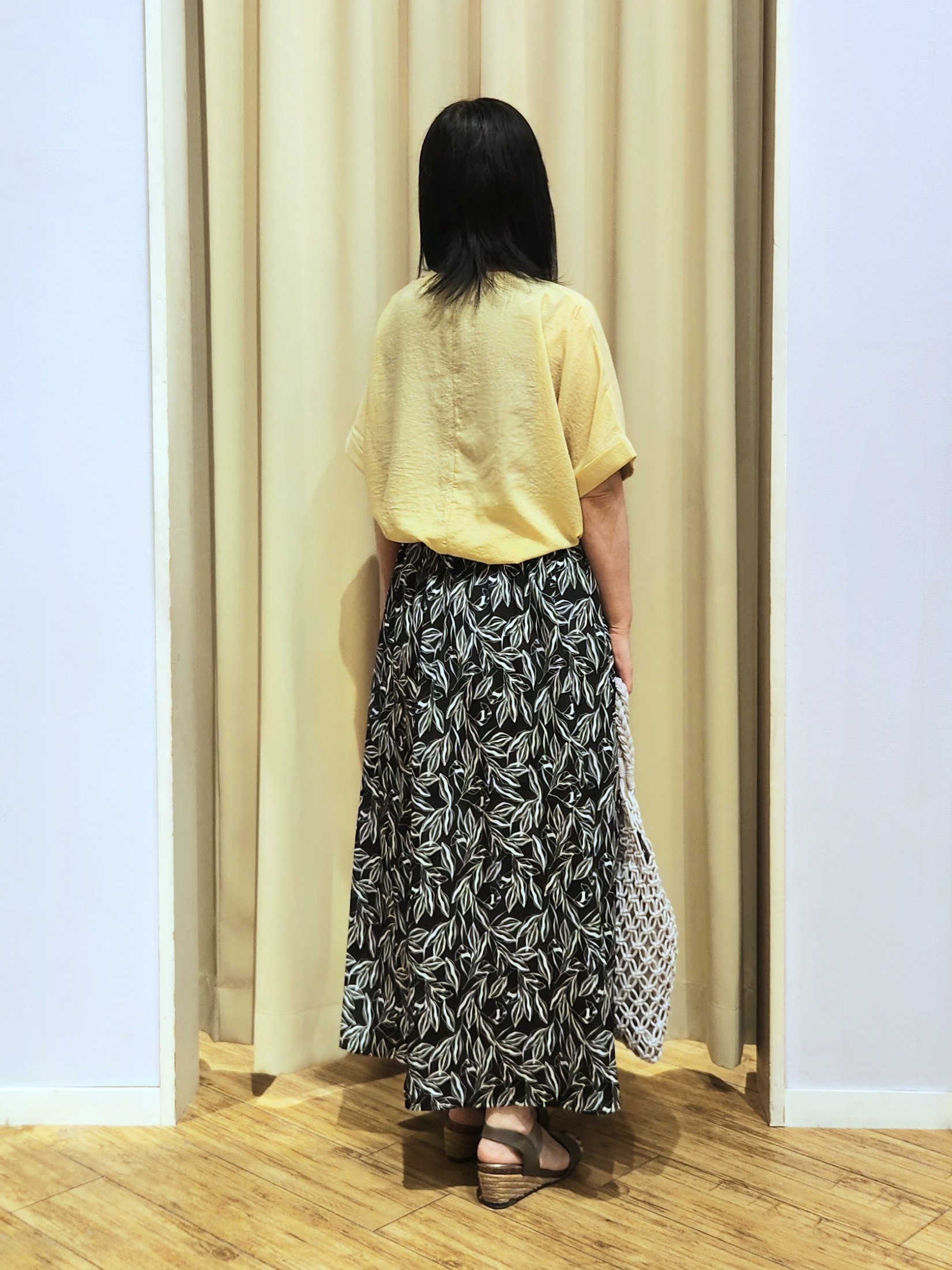 くまさんの「SHOO･LA･RUE｜【着丈選べる/体型カバー】洗濯後しわになりにくい さらっと快適ドルマントップス」を使ったコーディネート