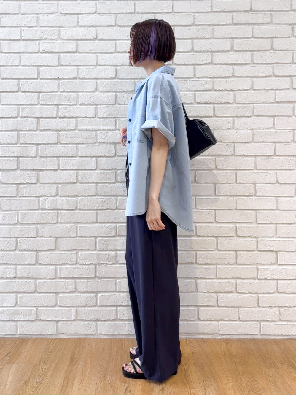 𝐜𝐡𝐢𝐤𝐚さんの「SHOO･LA･RUE｜【セットアップ可/S-LL】ライトオンスデニム 5分袖シャツ」を使ったコーディネート
