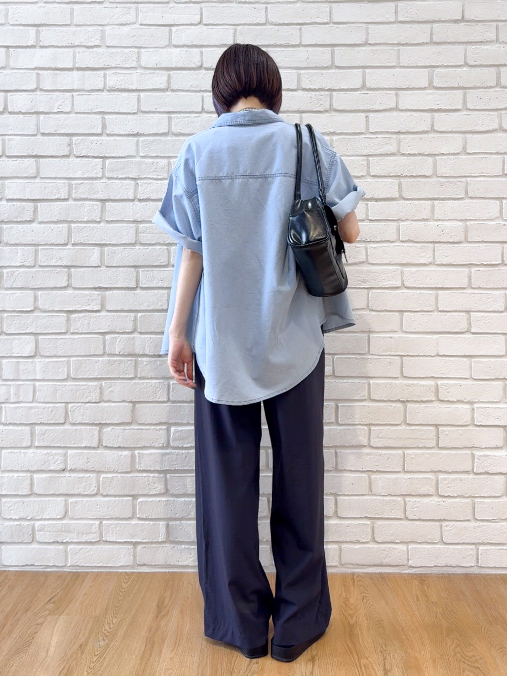 𝐜𝐡𝐢𝐤𝐚さんの「SHOO･LA･RUE｜【セットアップ可/S-LL】ライトオンスデニム 5分袖シャツ」を使ったコーディネート