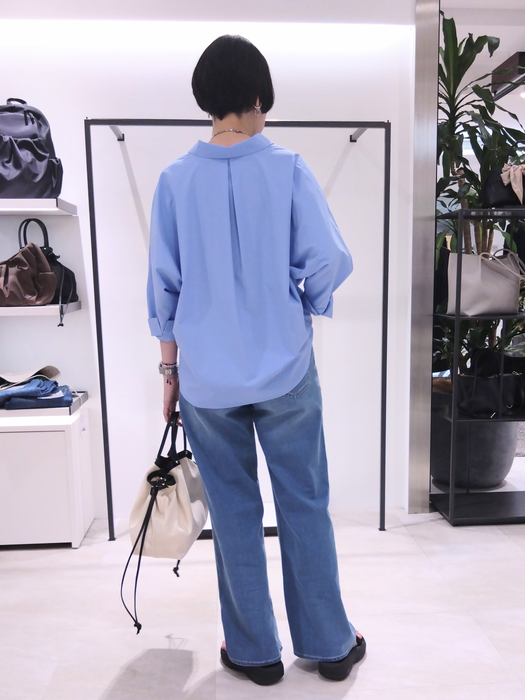 まちこさんの「UNTITLED｜【接触冷感/吸水速乾/UVカット】ドルマンスリーブシャツ」を使ったコーディネート