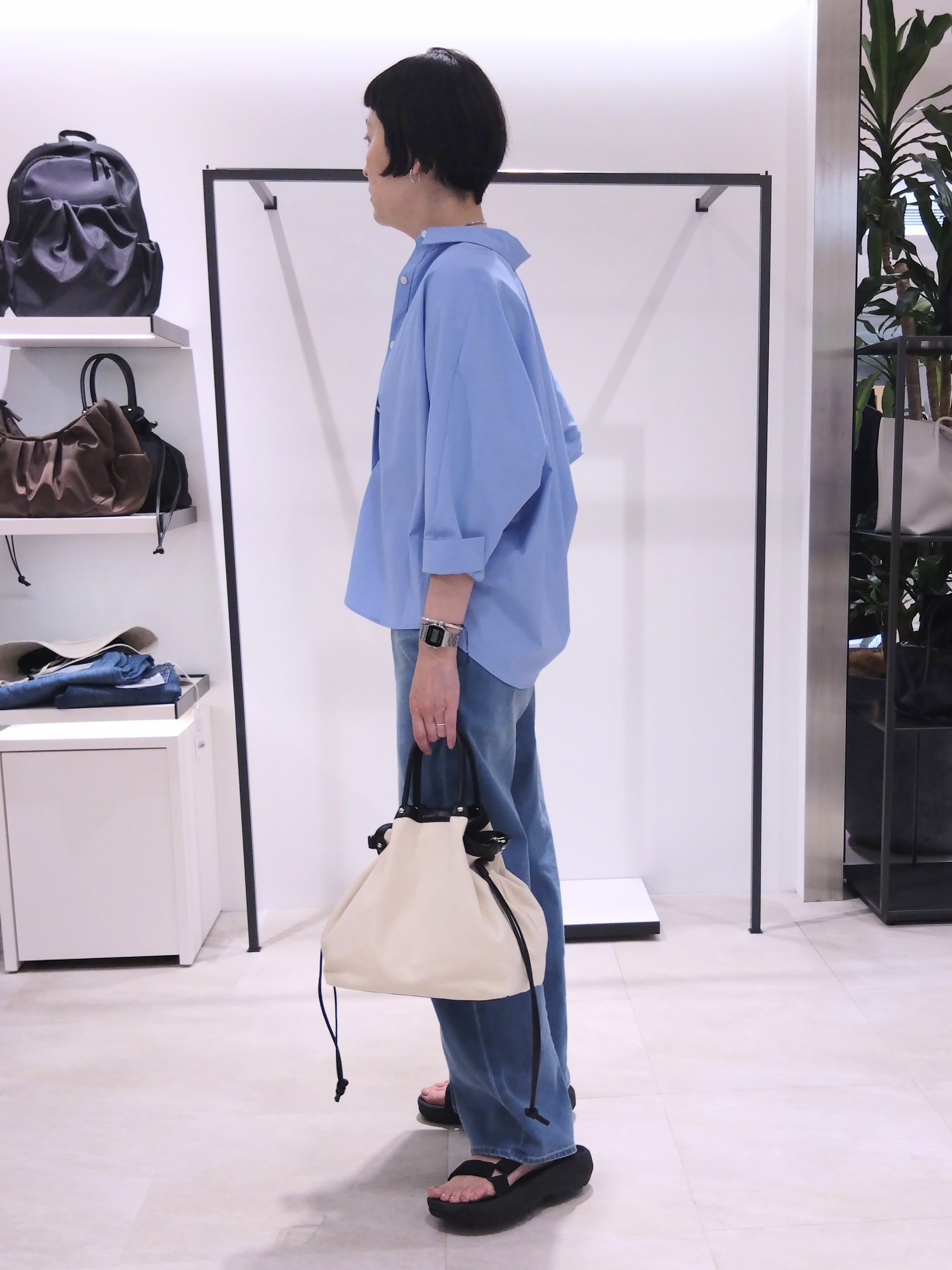 まちこさんの「UNTITLED｜【接触冷感/吸水速乾/UVカット】ドルマンスリーブシャツ」を使ったコーディネート