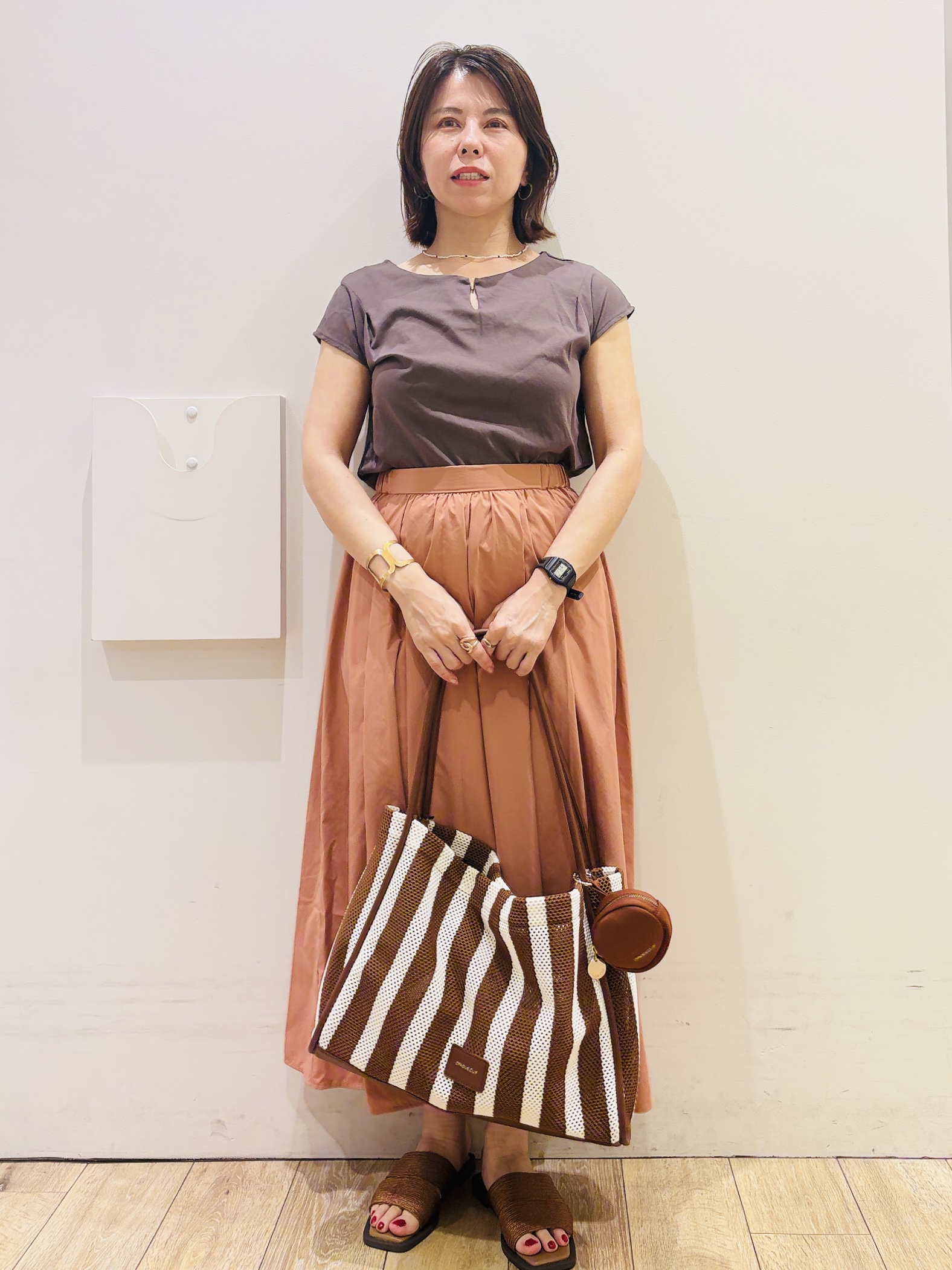 YUKOさんの「index｜【接触冷感】ビジューキーネックフレンチトップス《UVケア／洗濯機OK／XS～3L／8col》」を使ったコーディネート