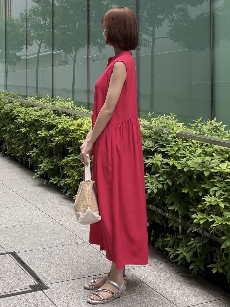 NATSUMIさんの「grove｜【低身長さんも選べる着丈・洗濯機◎】テントラインワンピース」を使ったコーディネート