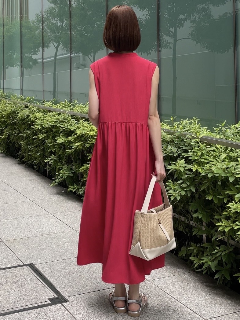 NATSUMIさんの「grove｜【低身長さんも選べる着丈・洗濯機◎】テントラインワンピース」を使ったコーディネート