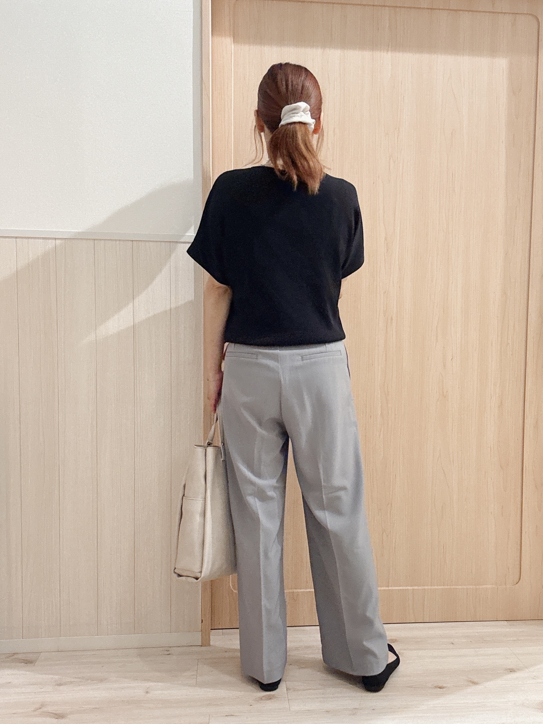 モカさんの「SHOO･LA･RUE｜【毎日洗える/UV】二の腕隠れる さらっとドルマン半袖ニット」を使ったコーディネート