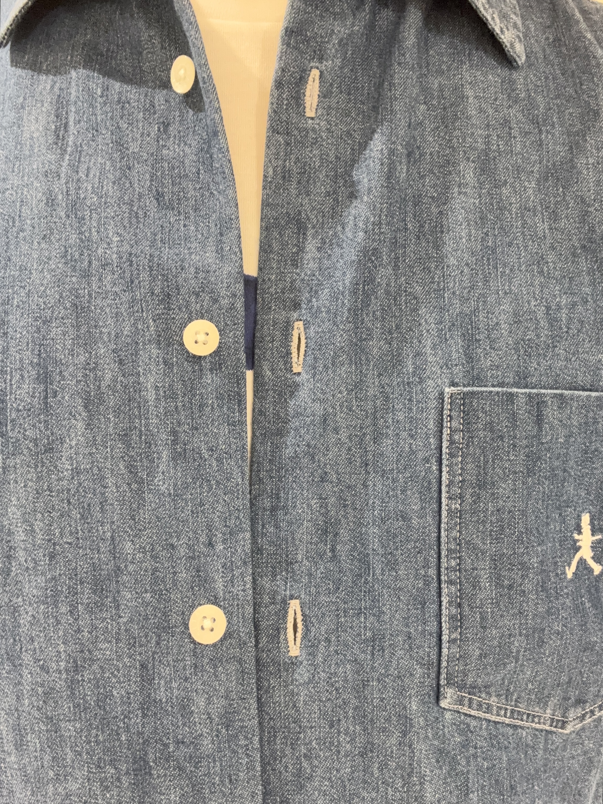 及川さんの「TAKEO KIKUCHI｜【BOWLER HAT LABEL】ボーラーハットウォーカー刺繍 半袖デニムシャツ」を使ったコーディネート