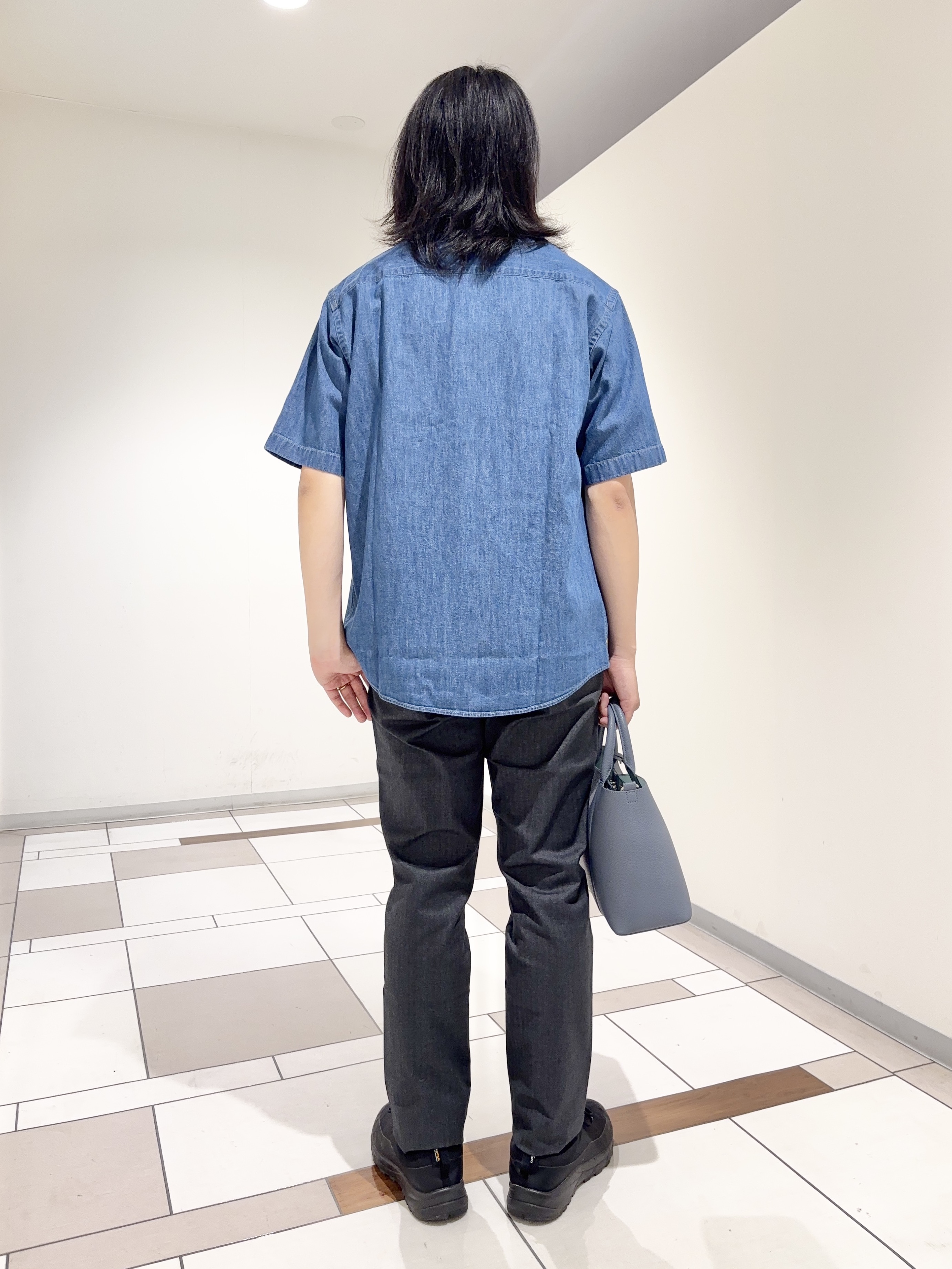 及川さんの「TAKEO KIKUCHI｜【BOWLER HAT LABEL】ボーラーハットウォーカー刺繍 半袖デニムシャツ」を使ったコーディネート
