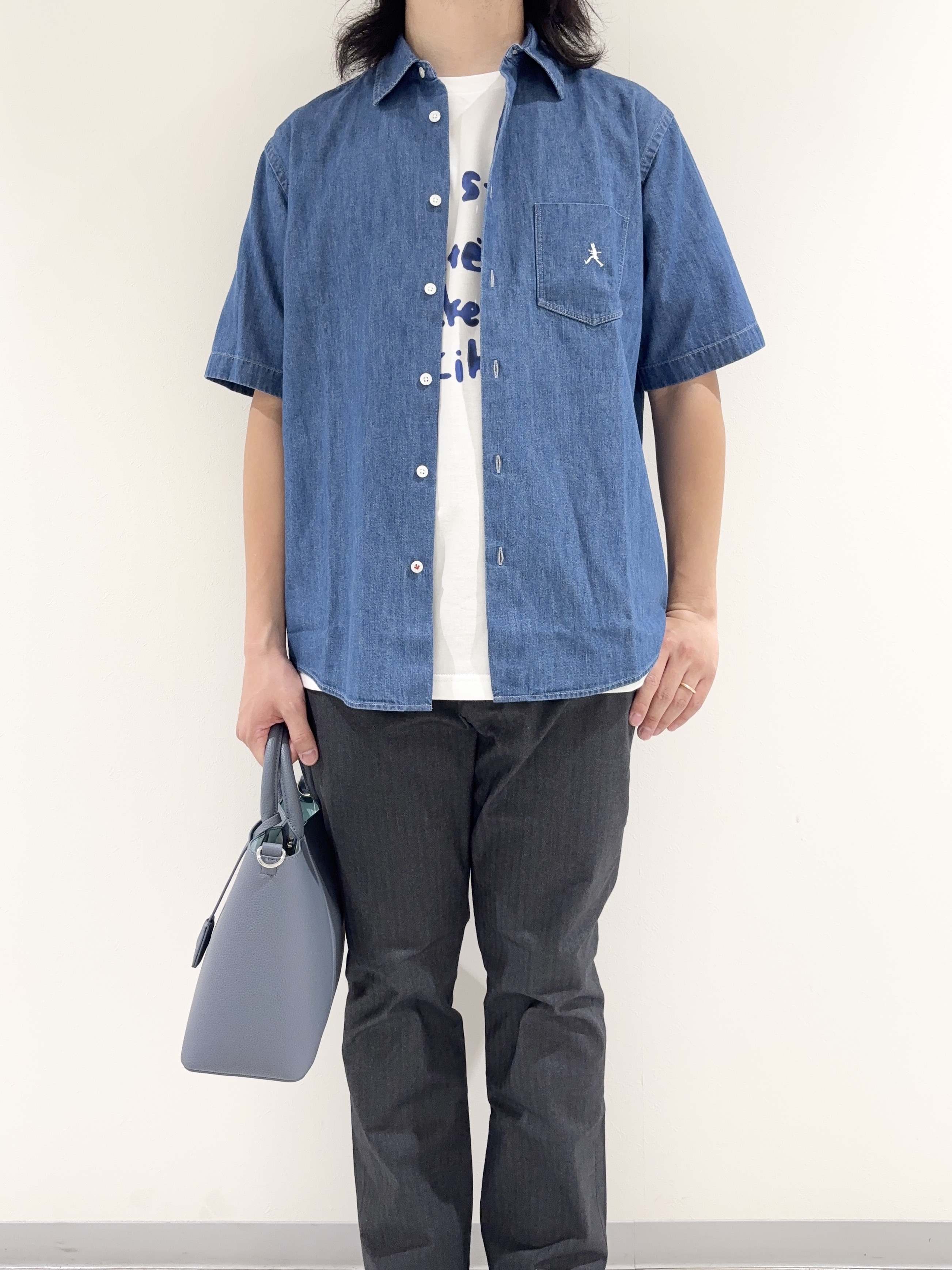 及川さんの「TAKEO KIKUCHI｜【BOWLER HAT LABEL】ボーラーハットウォーカー刺繍 半袖デニムシャツ」を使ったコーディネート
