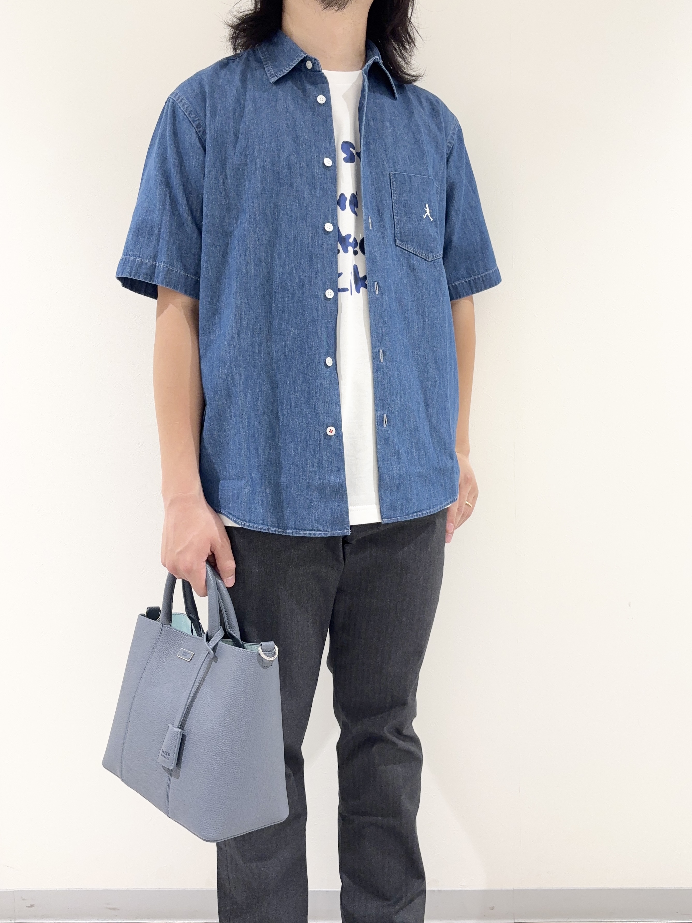 及川さんの「TAKEO KIKUCHI｜【BOWLER HAT LABEL】ボーラーハットウォーカー刺繍 半袖デニムシャツ」を使ったコーディネート