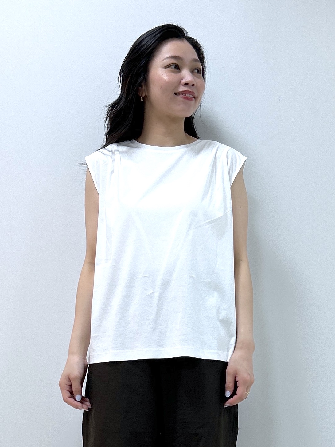 Kaiさんの「Dessin｜【接触冷感/UVカット】美光沢ノースリーブカットソー」を使ったコーディネート