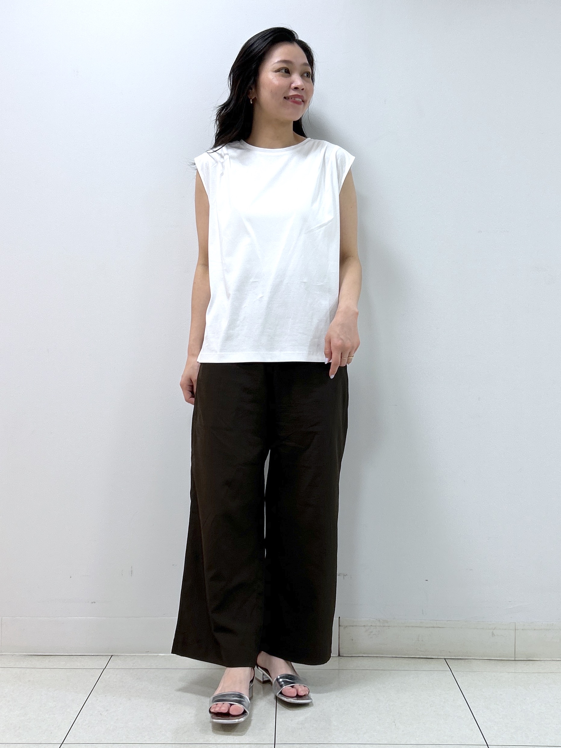 Kaiさんの「Dessin｜【接触冷感/UVカット】美光沢ノースリーブカットソー」を使ったコーディネート