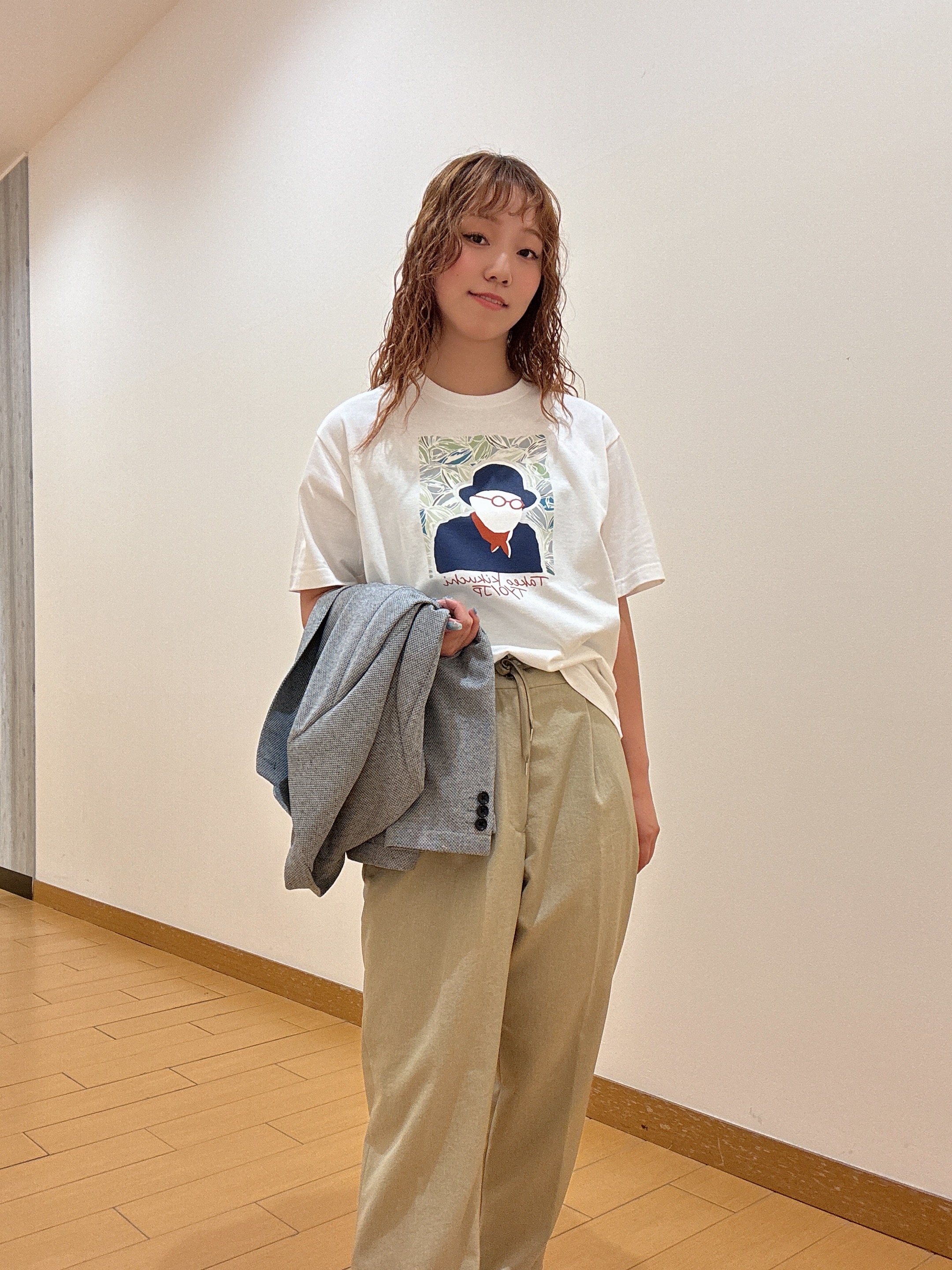 ヒナさんの「TAKEO KIKUCHI｜ポートレートアートＴシャツ」を使ったコーディネート