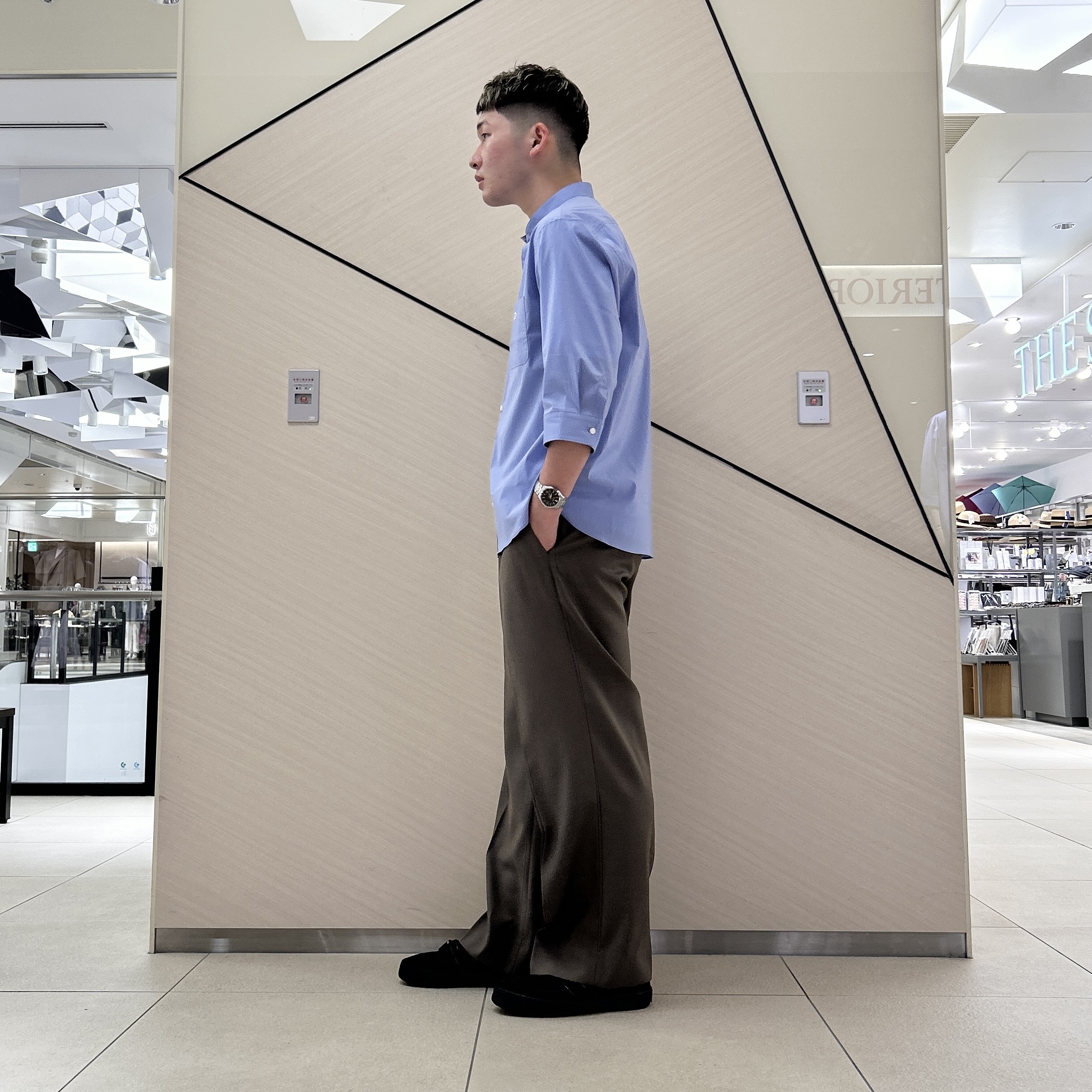 千葉亮太さんの「DRESSTERIOR｜オーガニックコットン ストレッチバンドカラーシャツ」を使ったコーディネート