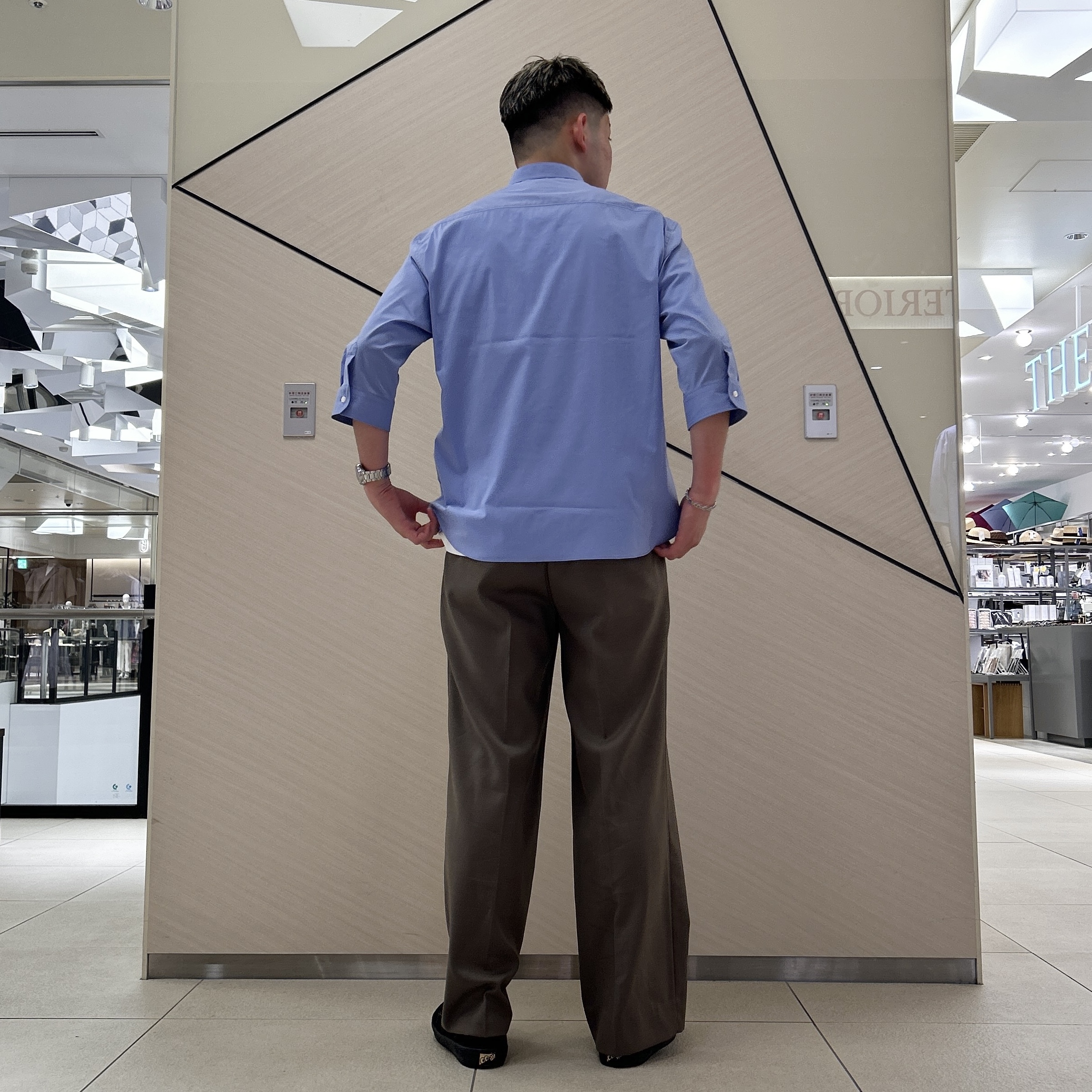 千葉亮太さんの「DRESSTERIOR｜オーガニックコットン ストレッチバンドカラーシャツ」を使ったコーディネート