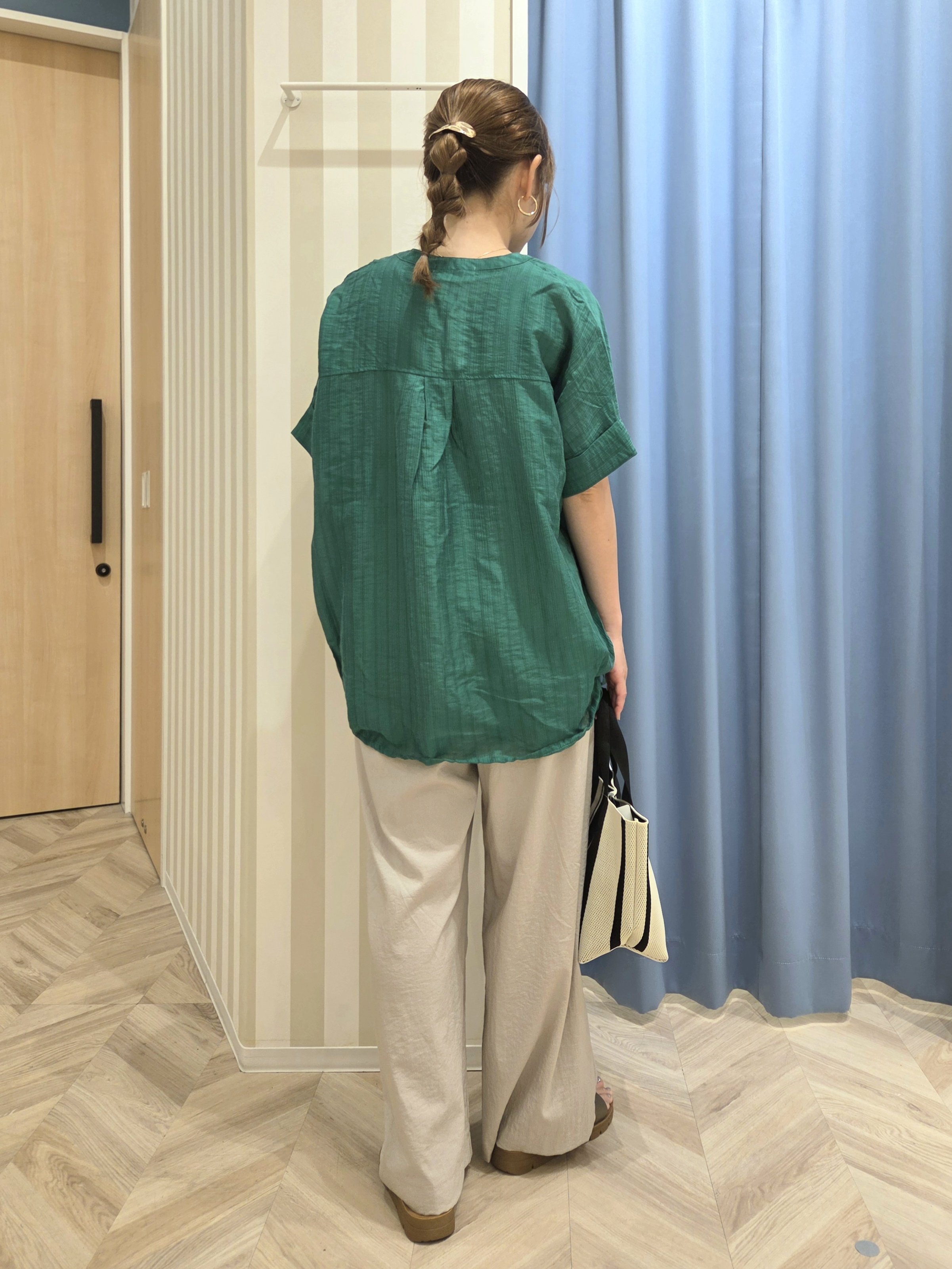Ikumiさんの「SHOO･LA･RUE｜【高レビュー/体型カバー】インせず着られる スキッパー裾リボンブラウス」を使ったコーディネート