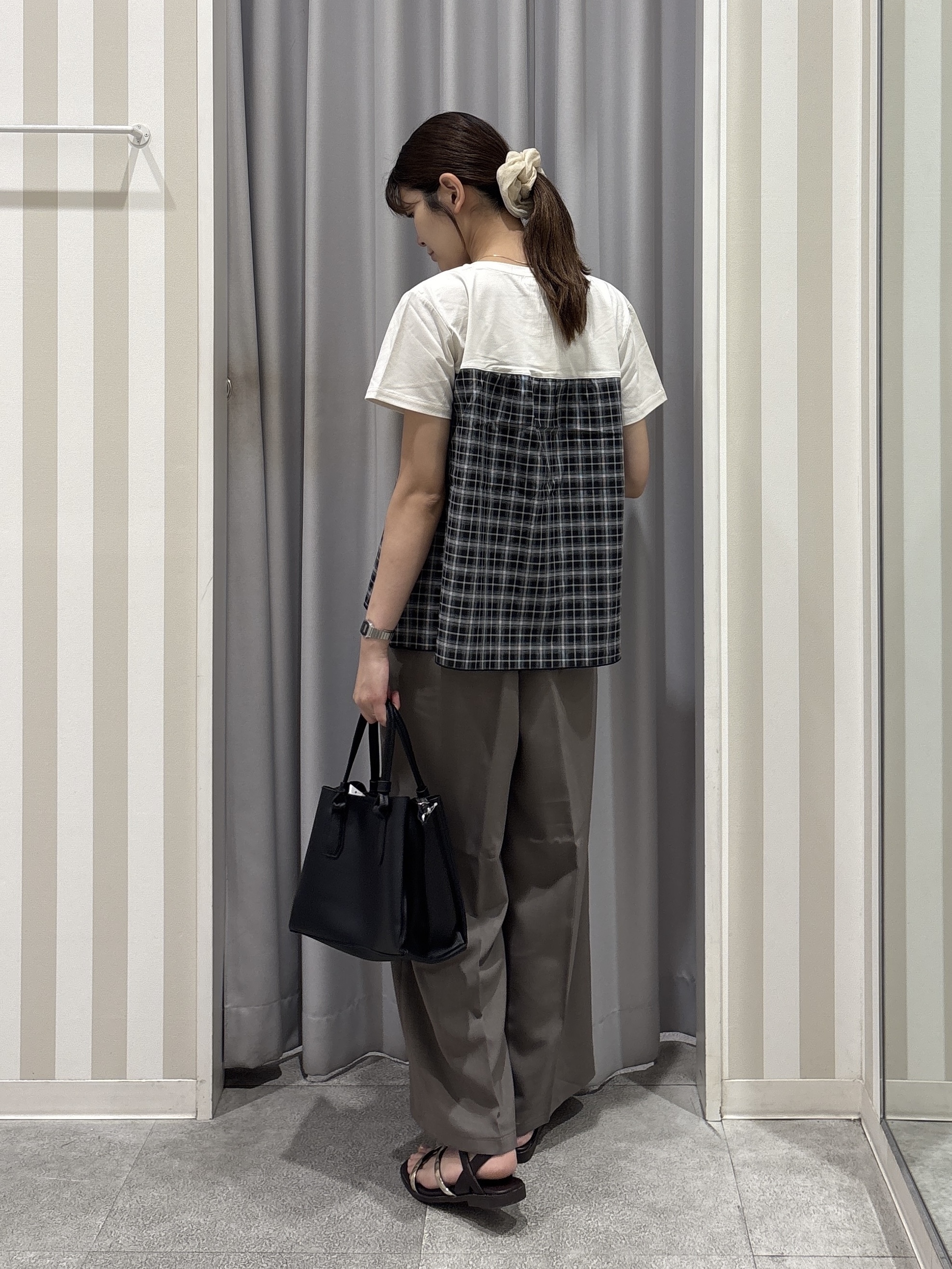 Rikaさんの「SHOO･LA･RUE｜【S-LL/洗濯機可/体型カバー】インせずサマ見え ビスチェ風異素材ドッキングTシャツ」を使ったコーディネート
