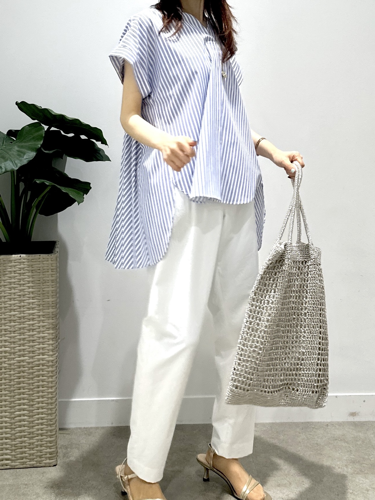 Miwaさんの「UNTITLED｜【吸水速乾/接触冷感】バックプリーツデザインブラウス」を使ったコーディネート