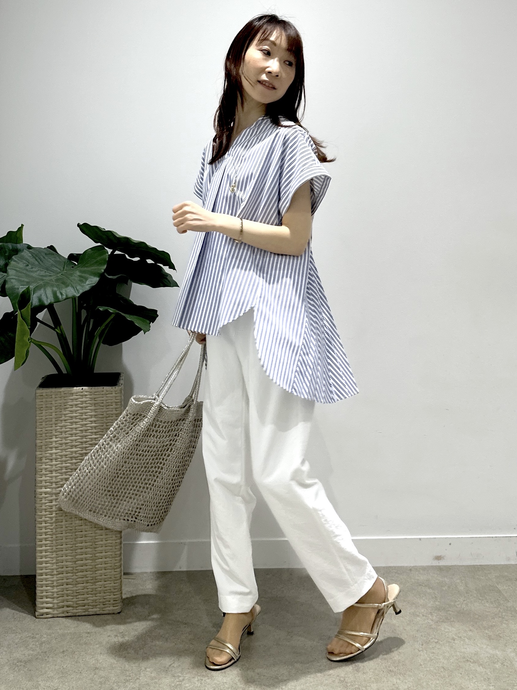 Miwaさんの「UNTITLED｜【吸水速乾/接触冷感】バックプリーツデザインブラウス」を使ったコーディネート