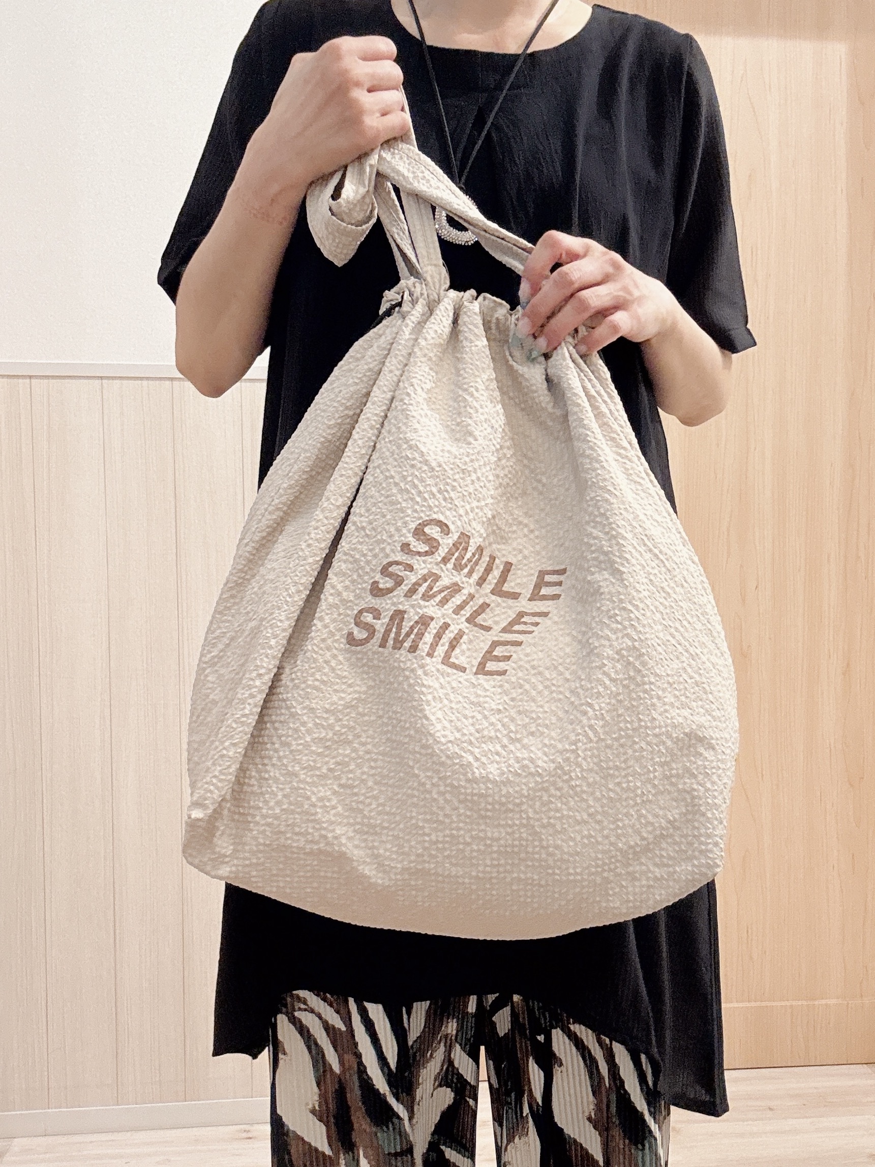 モカさんの「SHOO･LA･RUE｜【洗濯機可/体型カバー】上から着るだけ 異素材切替 Aラインチュニックワンピース」を使ったコーディネート