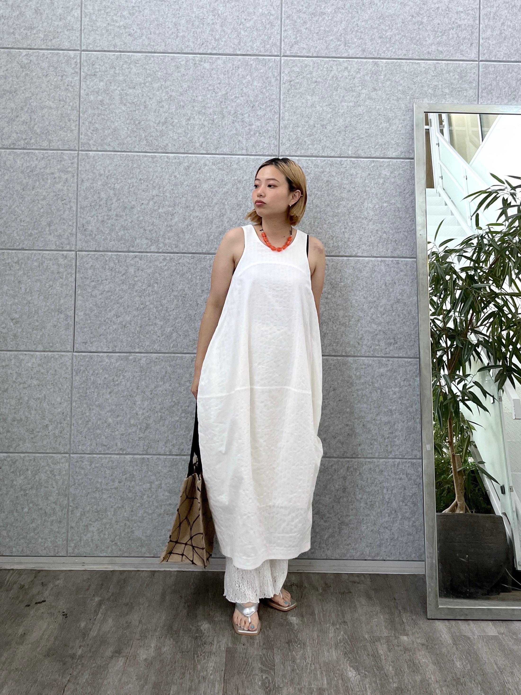 Harukaさんの「INDIVI｜ミニマルコクーンワンピース」を使ったコーディネート