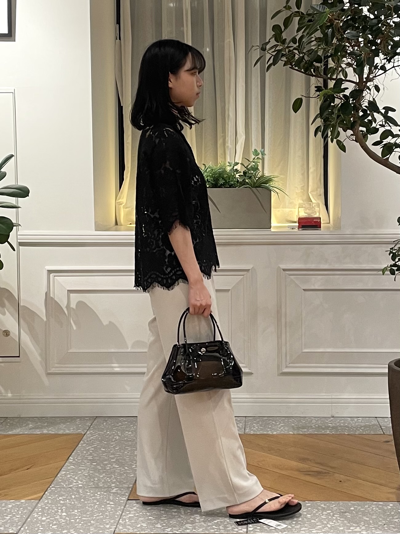 Lilyさんの「DRESSTERIOR｜【ウォッシャブル/羽織りにも便利】シアーコードレースブラウス」を使ったコーディネート