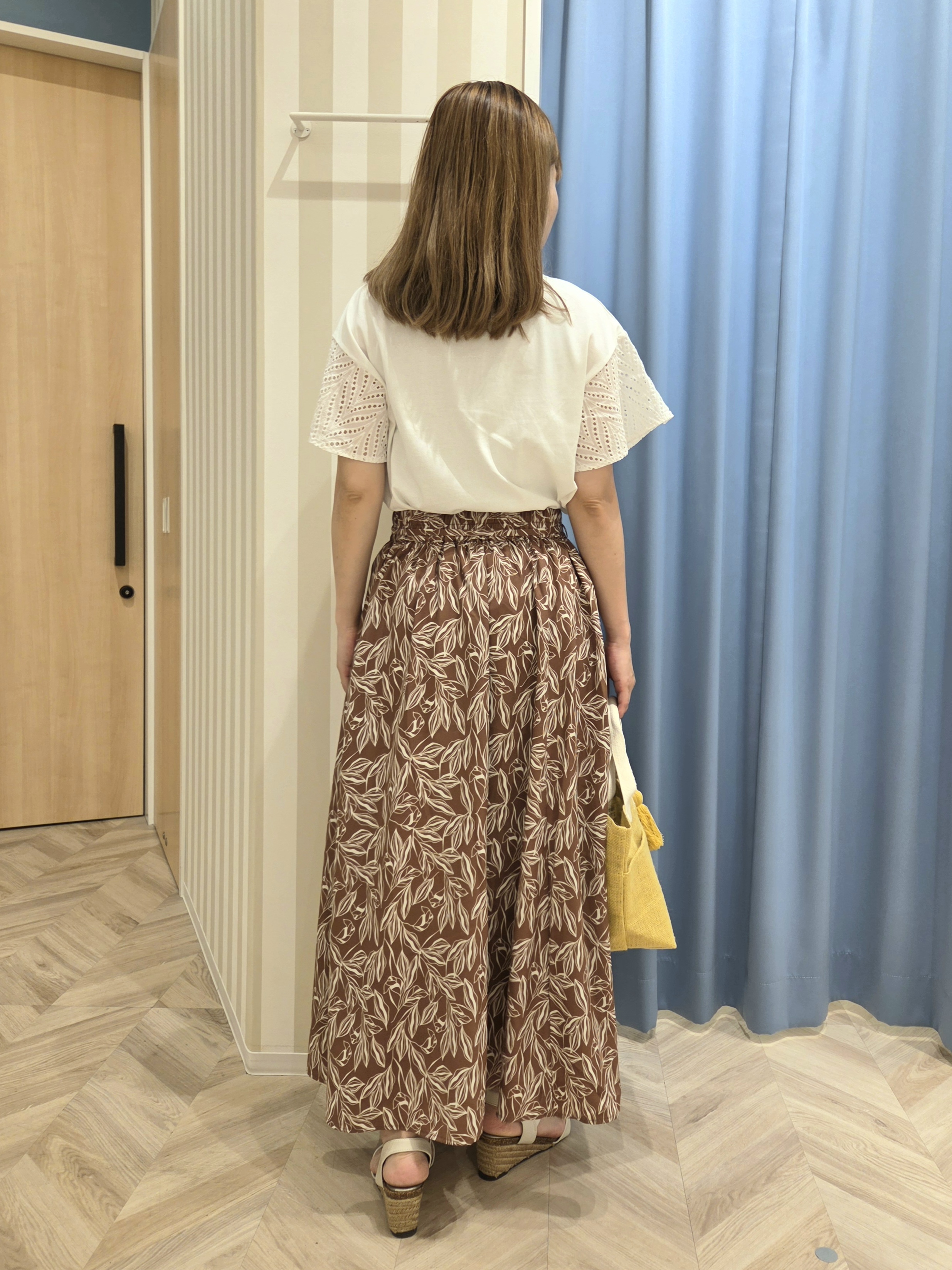 Ikumiさんの「SHOO･LA･RUE｜【S-LL/洗濯機可/体型カバー】汗じみが気になりにくい お袖レースフレアTシャツ」を使ったコーディネート